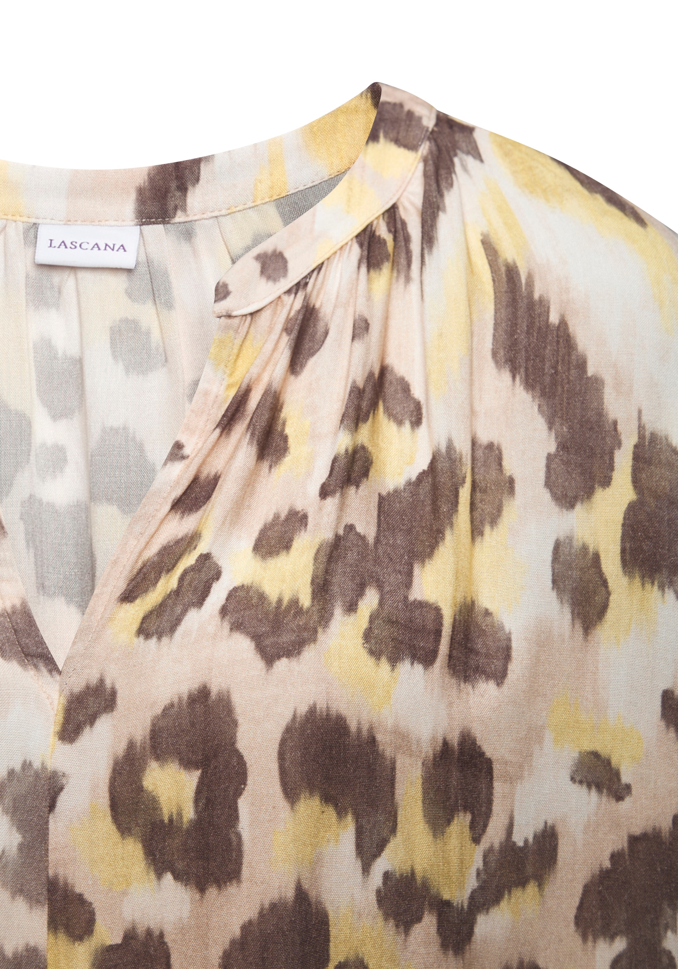 LASCANA Kurzarmbluse »mit Alloverdruck« Bedruckte Sommerbluse, Blusenshirt, Animalbluse