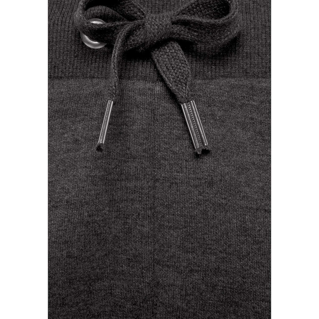 Bench. Loungewear Relaxshorts, mit kleiner glänzenden Logostickerei, Loungewear