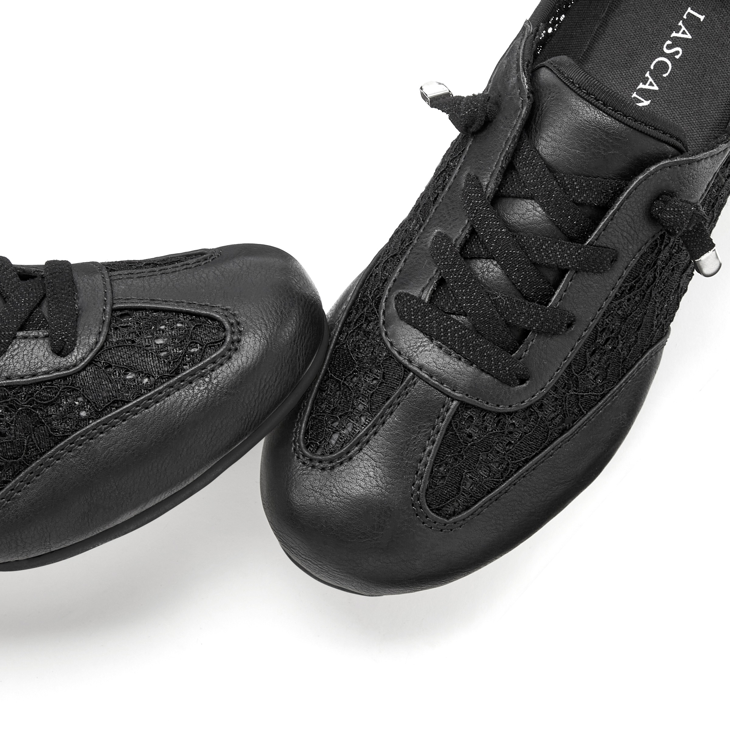 LASCANA Sneaker »Freizeitschuh, Halbschuh mit modischen Spitzendetails«, zum Reinschlüpfen mit elastischen Schnürbändern VEGAN