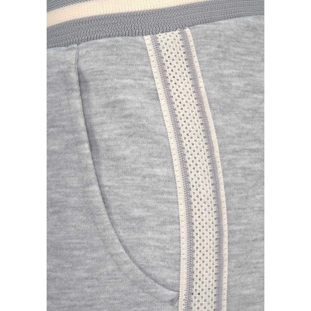 Bench. Relaxhose, mit gestreiftem Bund und Glanzprint, Loungewear, Loungeanzug
