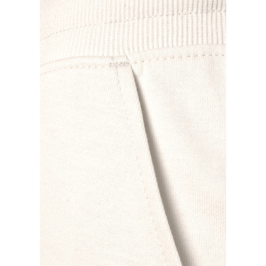 Bench. Loungewear Shorts, mit Logodruck und Stickerei
