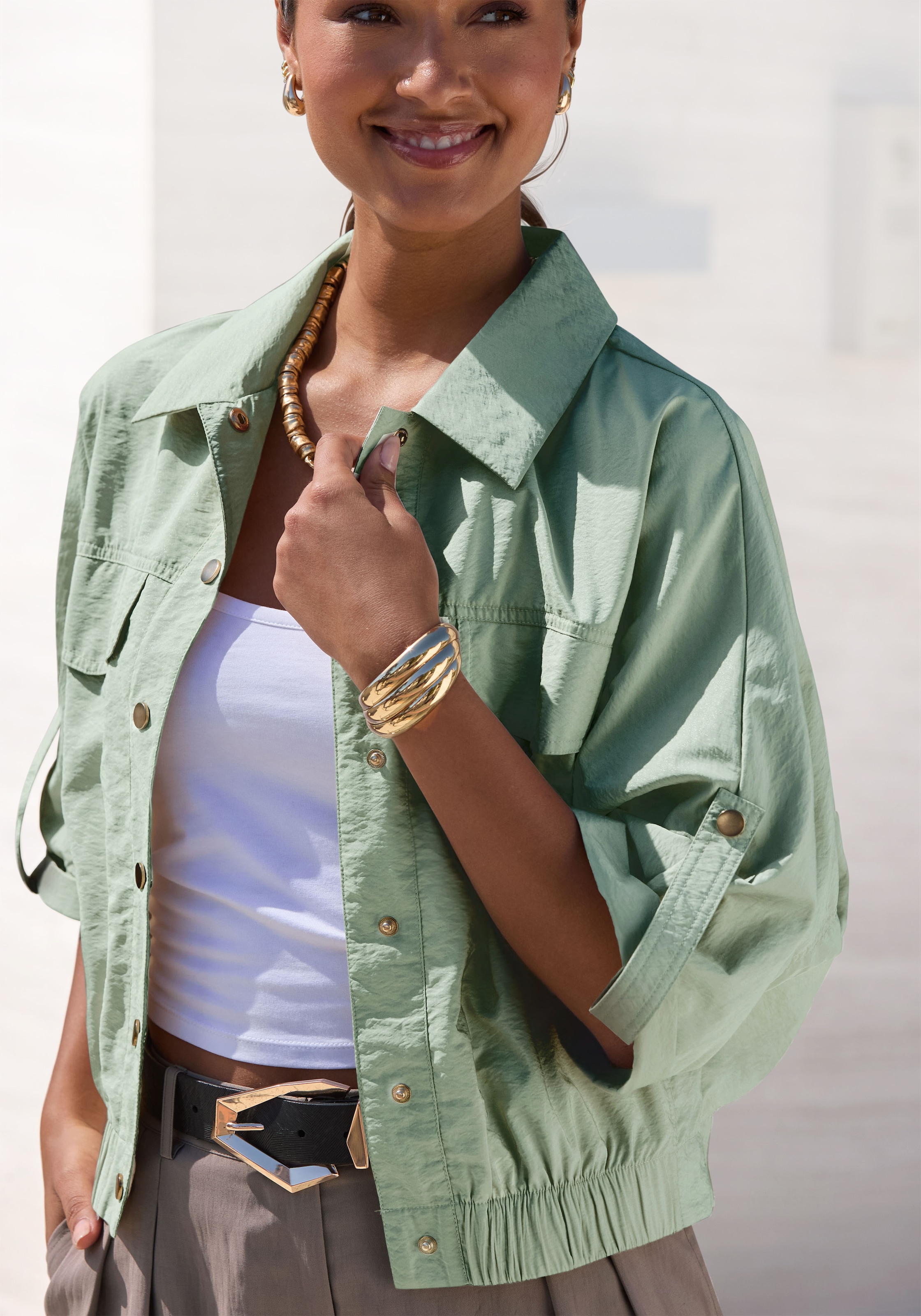 LASCANA Blouson »aus leichter Webware mit 3/4-Ärmeln« Sommerjacke, leichte Übergangsjacke, Safarijacke, kurze Blousonjacke