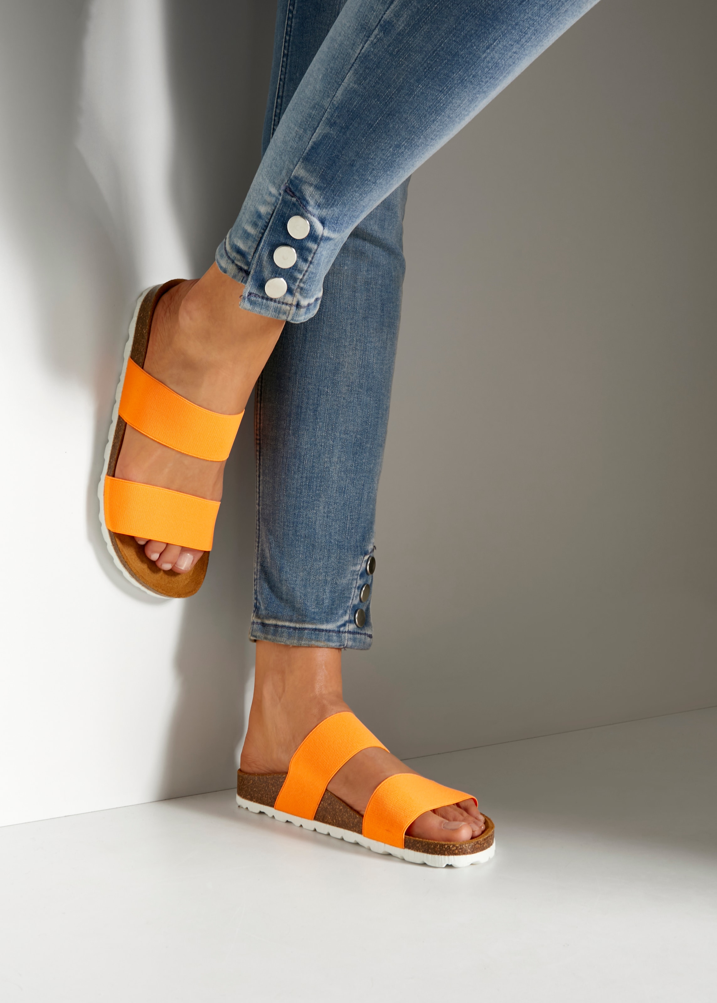 Vivance Pantolette »Sandale, Mule, offener Schuh,«, mit komfortablem Korkfussbett und elastischen Riemen