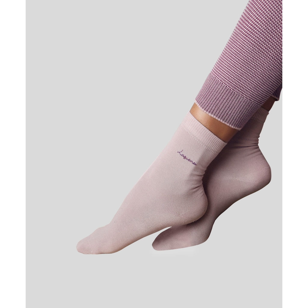 LASCANA Basicsocken, (Box, 7 Paar), mit hochwertiger Logo Stickerei