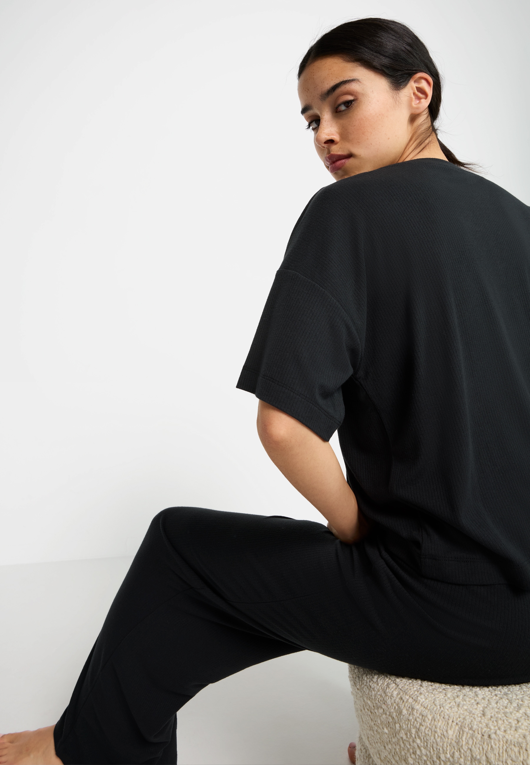 LSCN by LASCANA Pyjama Set, 2-teilig, 2 cuis mit kleiner Zierknopfleiste an der Hose