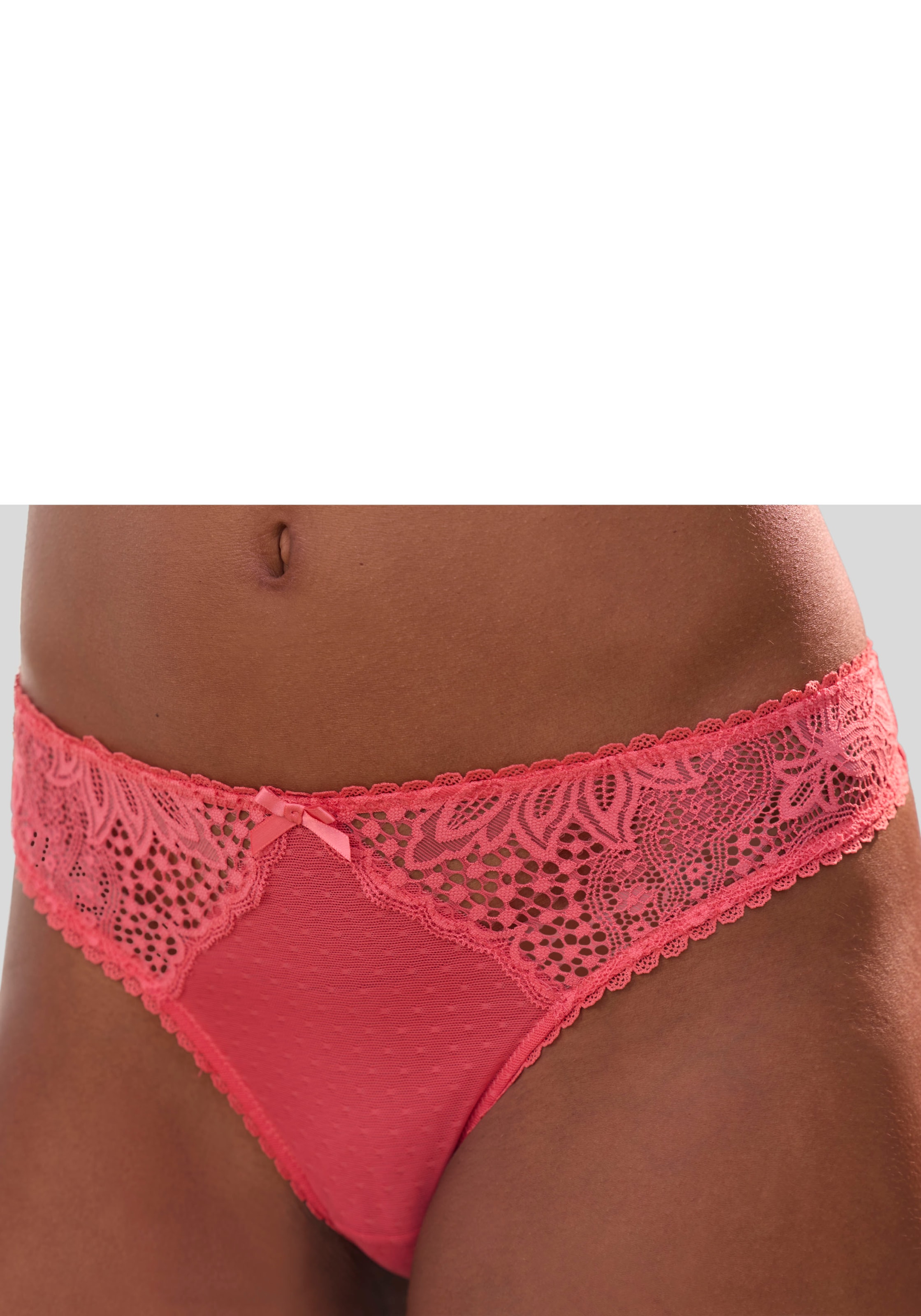 Vivance String, mit seitlichen Spitzeneinsätzen in blumiger Optik