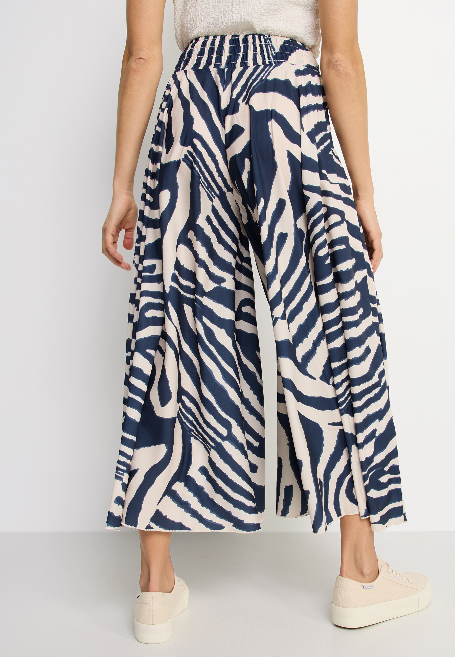 LASCANA Jupe-culotte mit Alloverdruck, Culotte, extraweites Bein