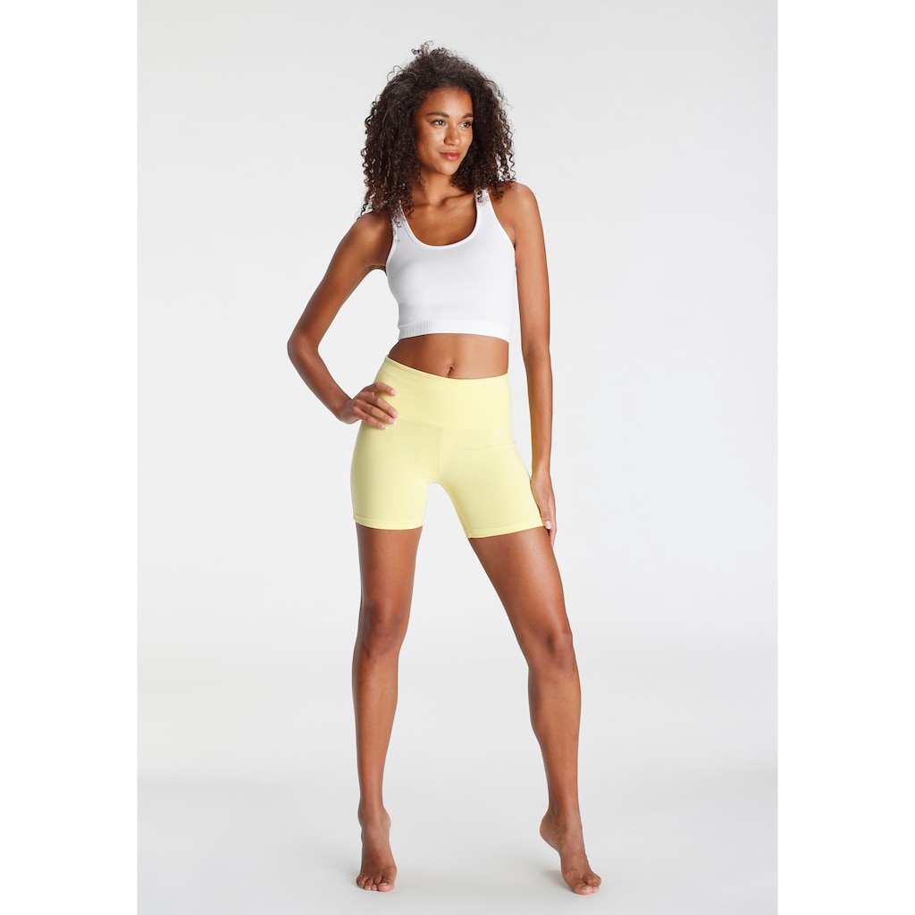 LASCANA Shorts, mit breitem Bündchen und Logodruck, Loungewear