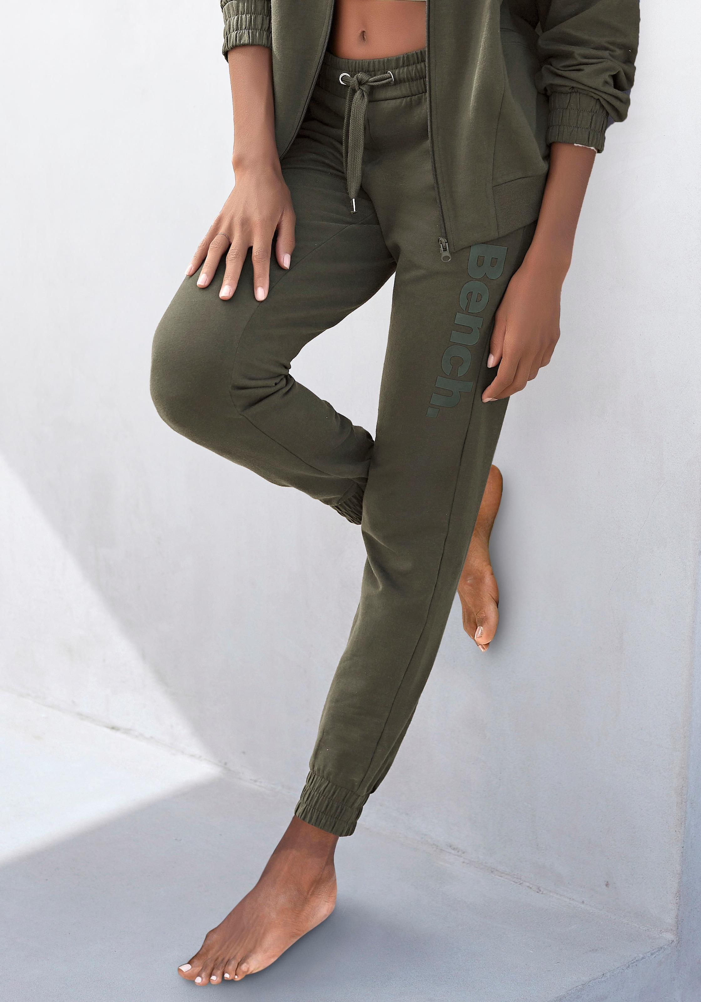 Bench. Loungewear Homewearhose  mit Reissverschluss Taschen, Loungeanzug