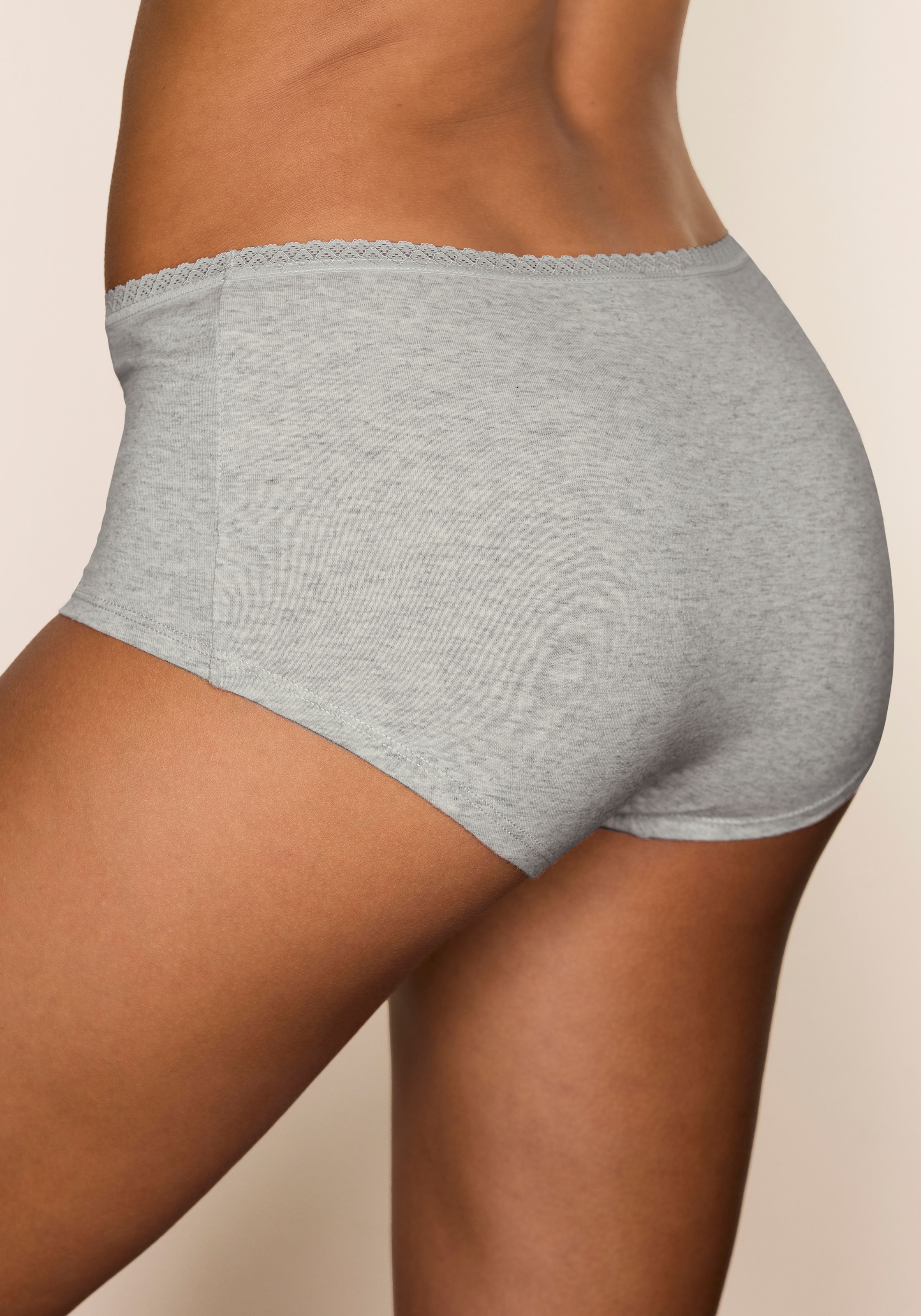 Vivance Panty 7er-Pack,  aus weicher Baumwollqualität mit feiner Spitzeneinfassung