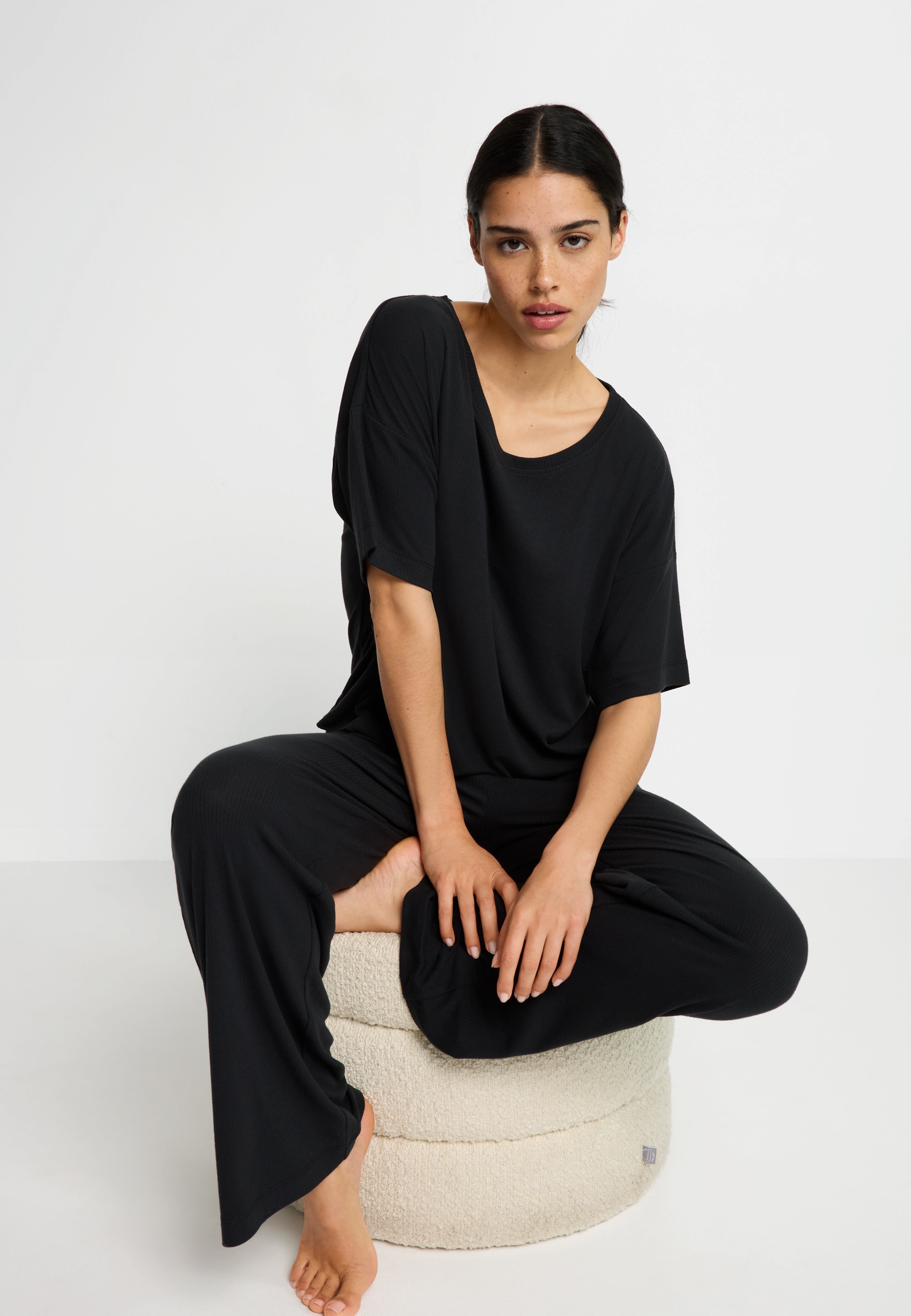 LSCN by LASCANA Pyjama Set, 2-teilig, 2 cuis mit kleiner Zierknopfleiste an der Hose