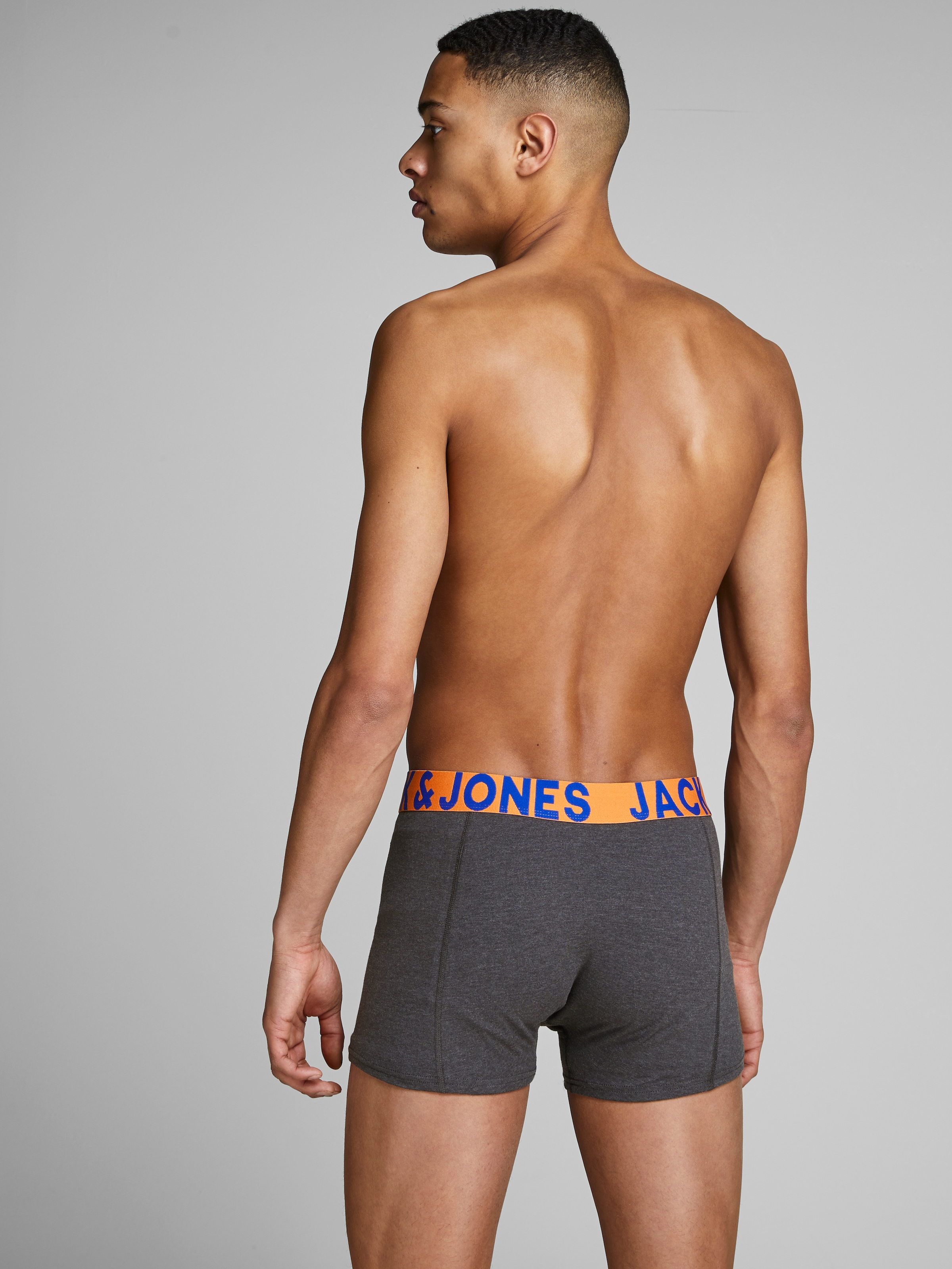 Jack & Jones Boxer »JACCRAZY im Dreierpack mit kontrastfarbenem Bund und Stretchkomfort«, 3 cuis unifarben mit Farbeinsatz, modisch, eng anliegend, Baumwollmischung