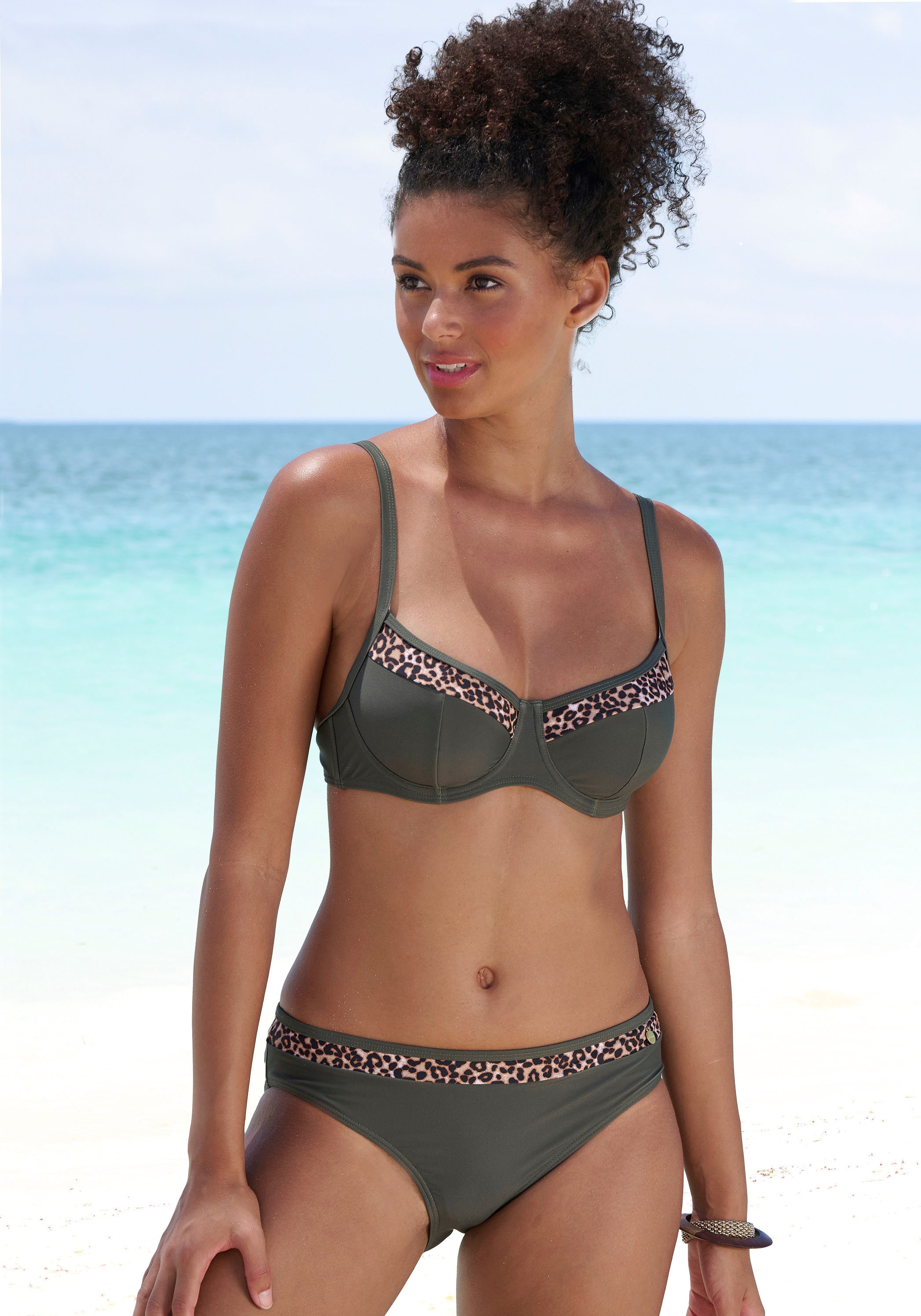 Thumbnail - LASCANA Bügel-Bikini-Top »Adelin«, mit bedruckten Einsätzen