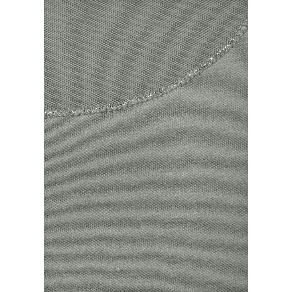 LASCANA Rundhalsshirt »mit eleganten Glitzerabschlüssen«, aus pflegeleichter Qualität