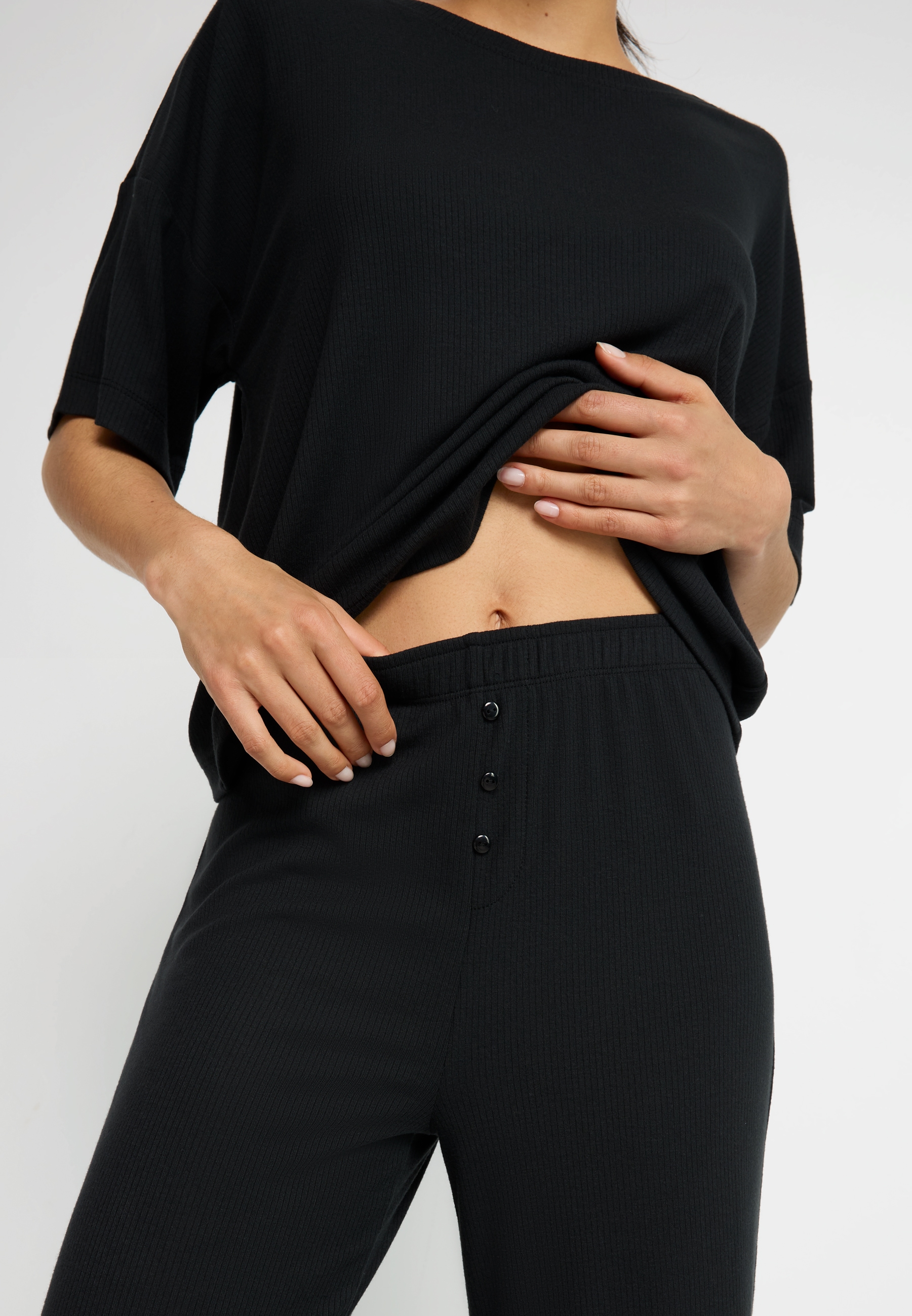 LSCN by LASCANA Pyjama Set, 2-teilig, 2 cuis mit kleiner Zierknopfleiste an der Hose