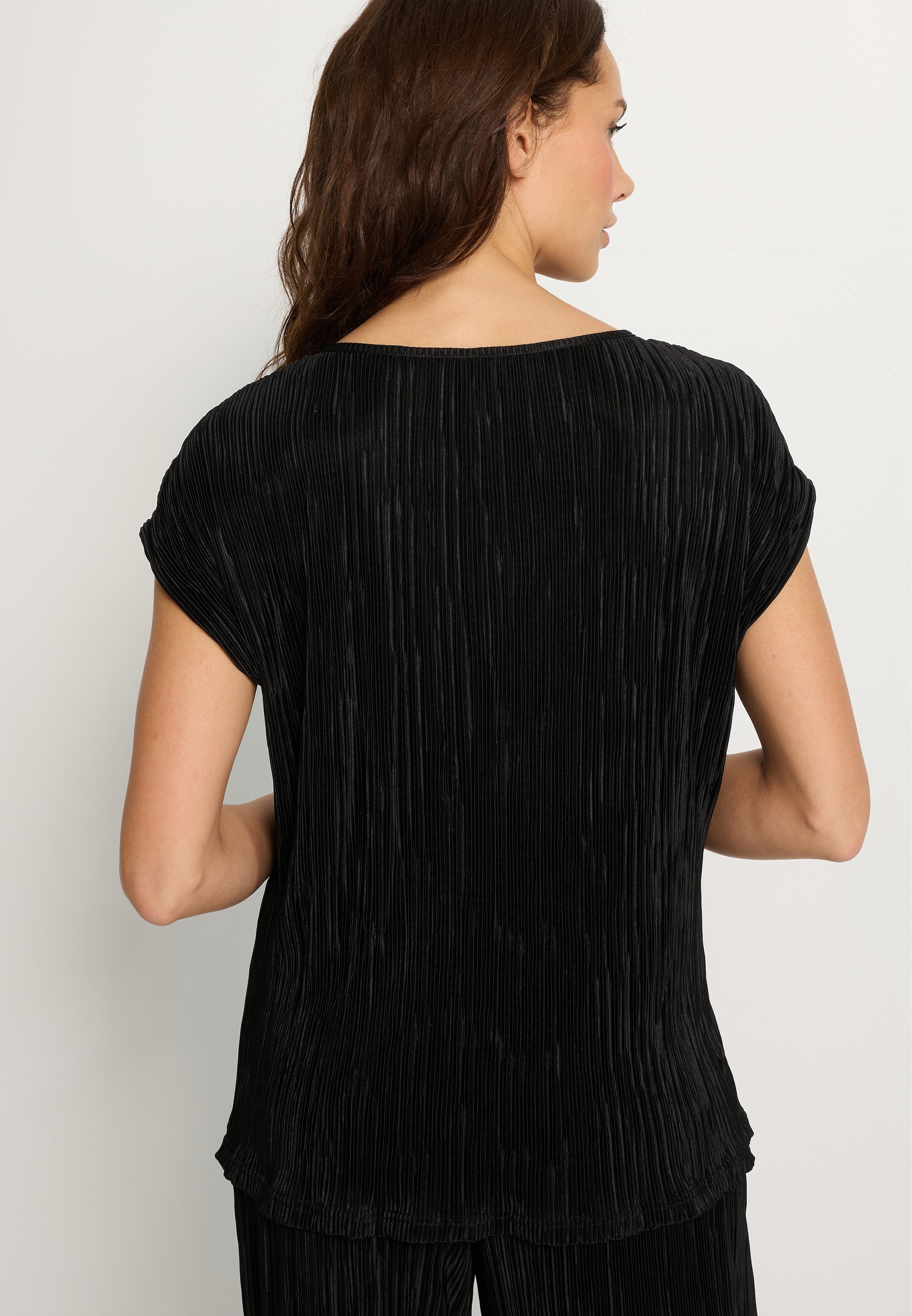 LASCANA Kurzarmshirt aus leicht plissierter Ware