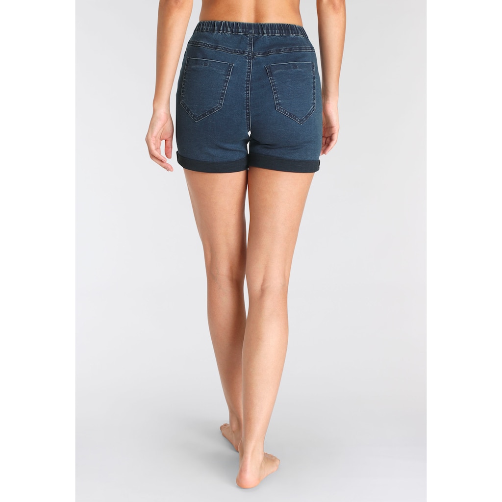 Buffalo Shorts, in elastischem Denim mit zwei Gesässtaschen