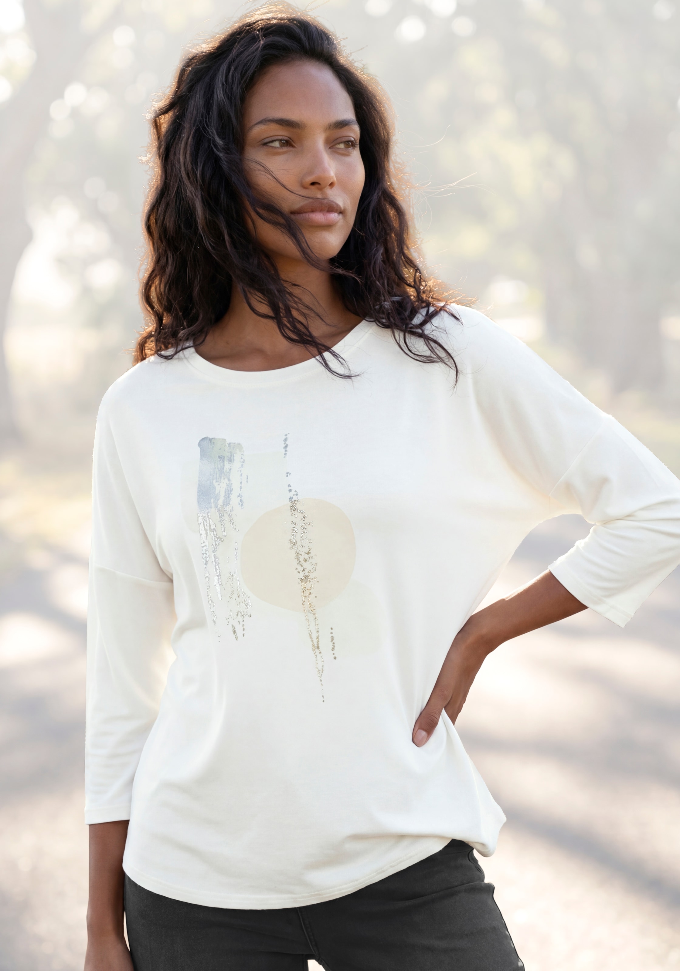 LASCANA 3/4-Arm-Shirt »mit schimmerndem Folienprint« aus sommerlicher French Terry-Qualität aus Viskose