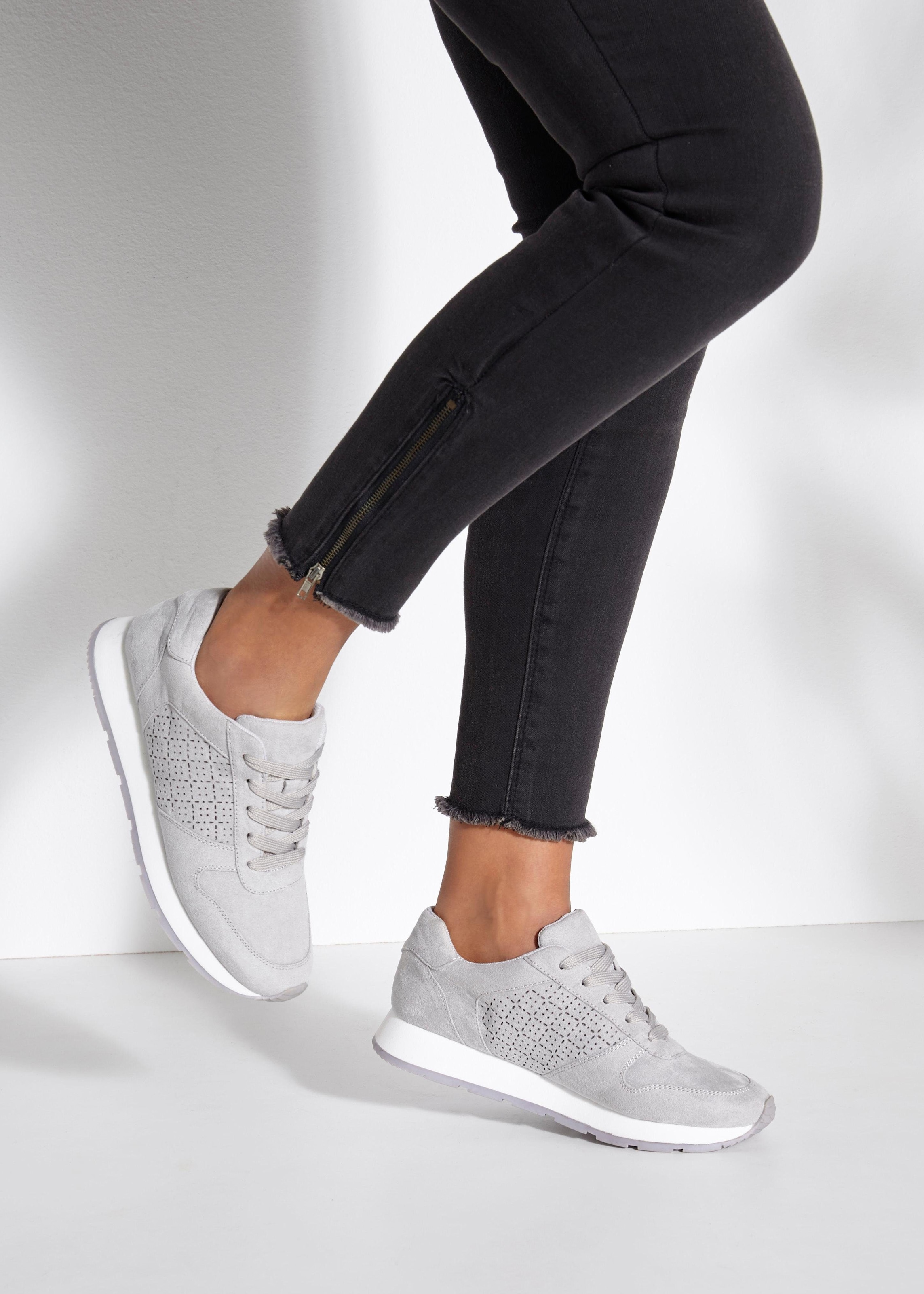 LASCANA Sneaker, mit filigranen Cut-Outs, Schnürhalbschuh, Freizeitschuh VEGAN