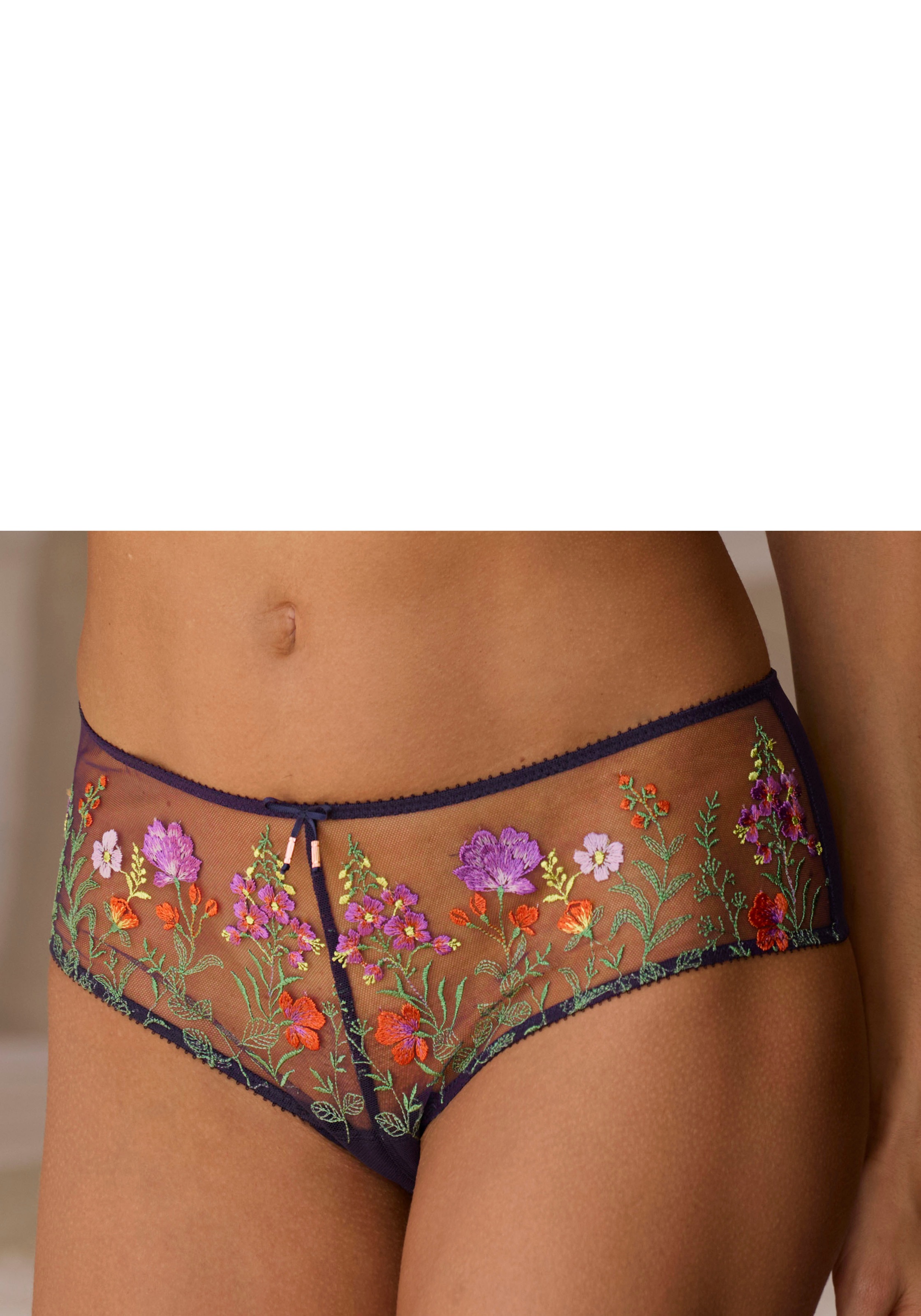 LASCANA Stringpanty »Maria« mit bunten Blumen aus Stickereispitze