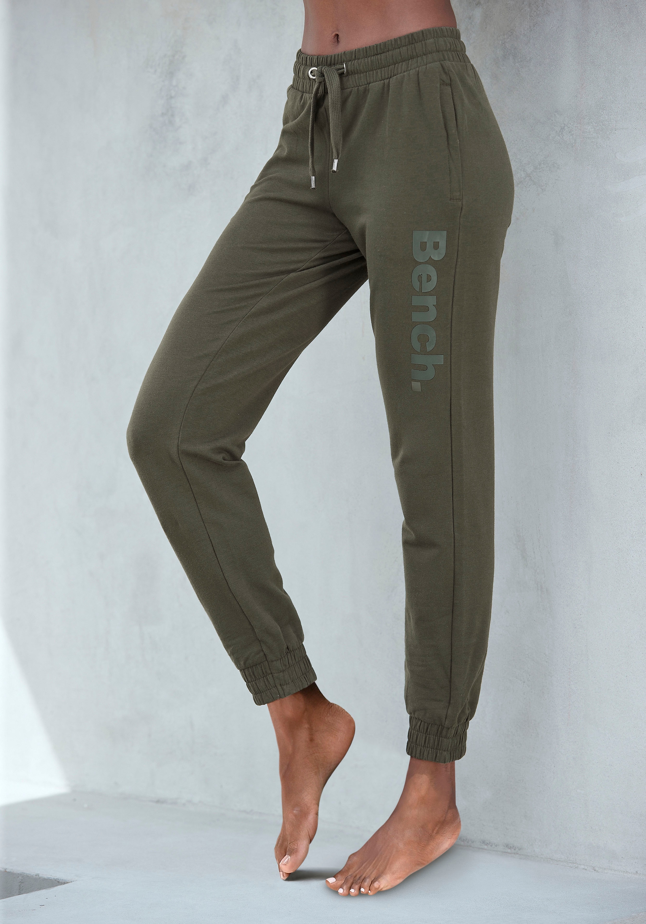 Bench. Loungewear Homewearhose, mit Reissverschluss Taschen, Loungeanzug