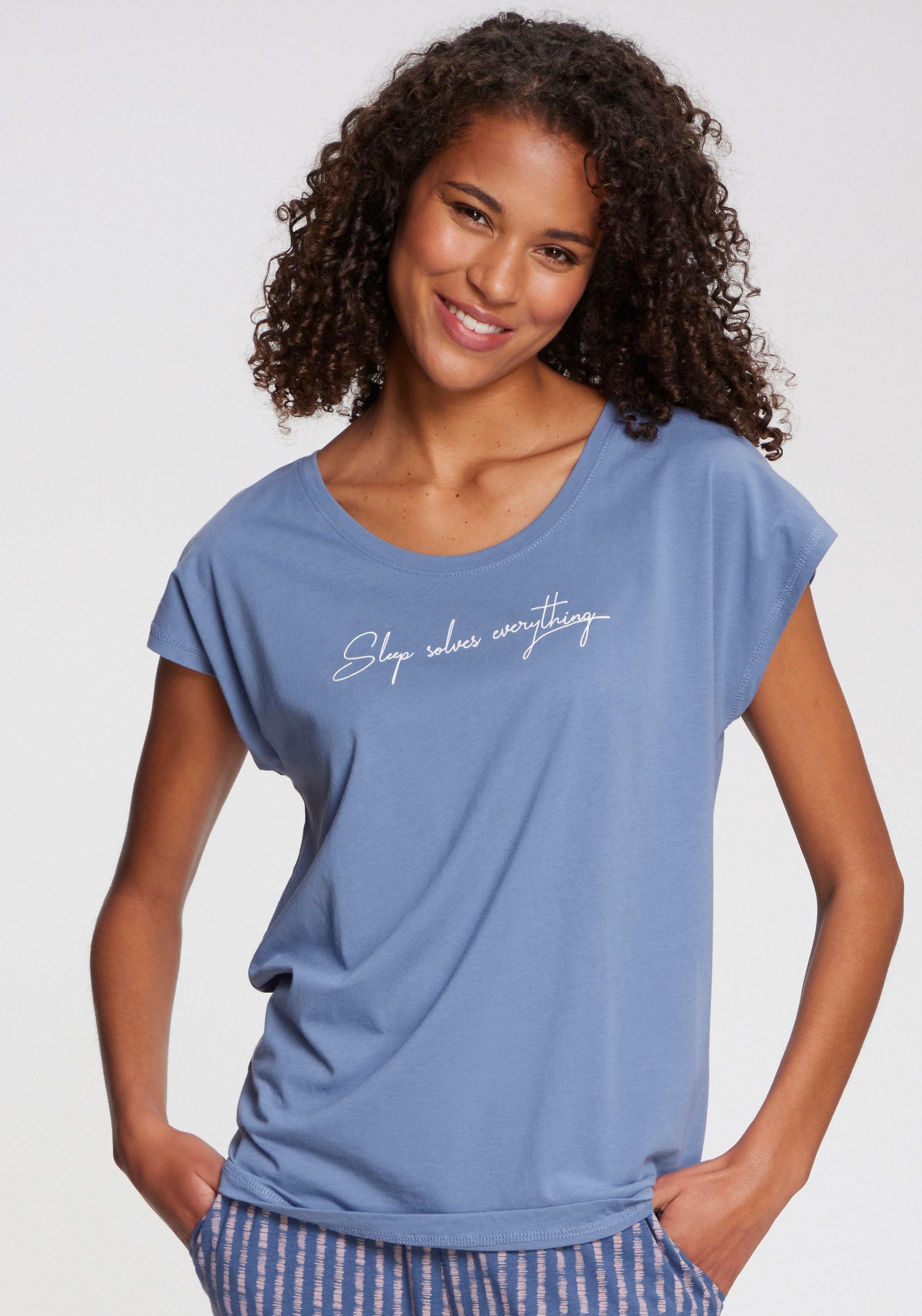 Vivance Dreams Pyjamaoberteil mit kleinem Frontprint