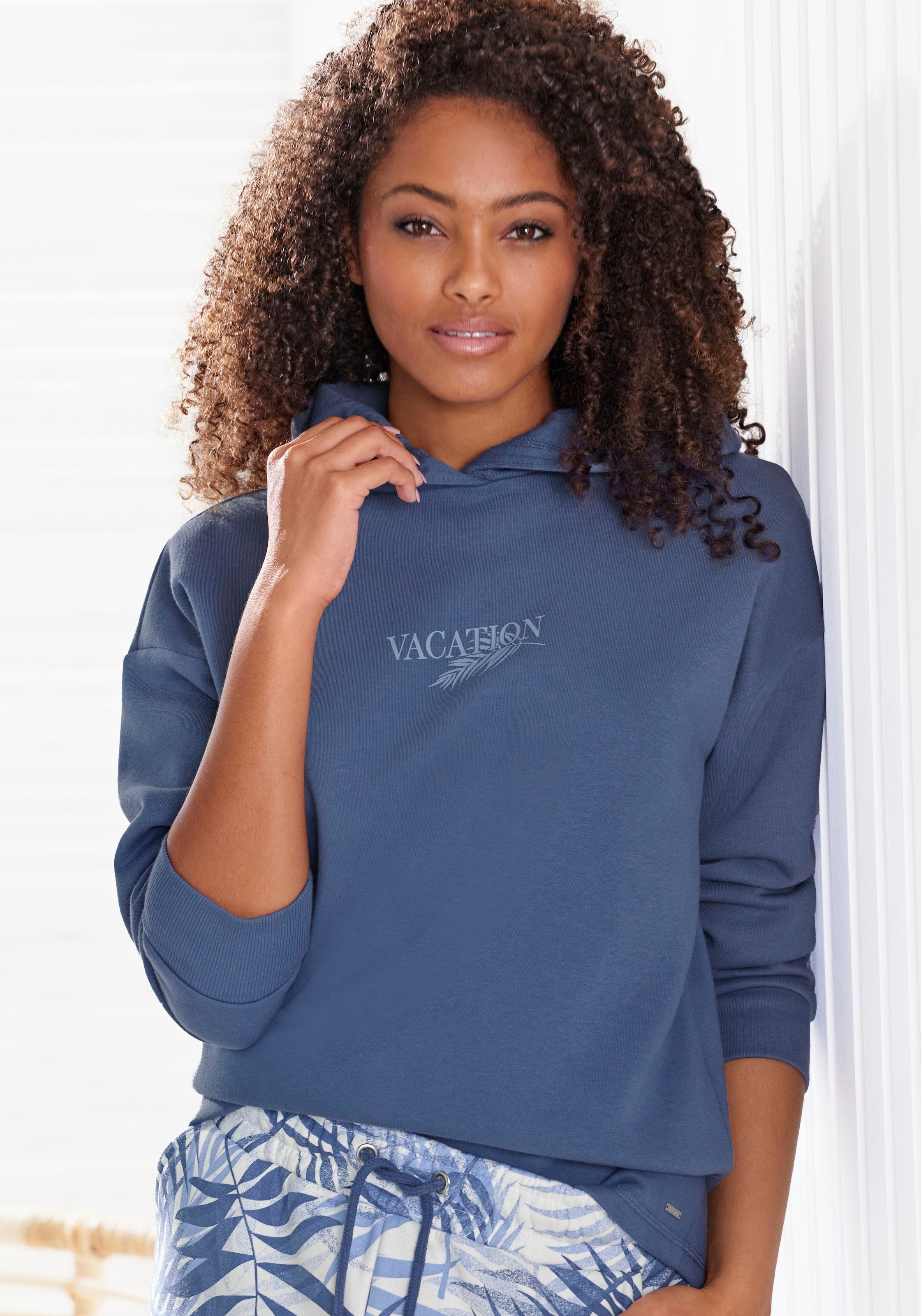 LASCANA Hoodie, 1 Stk. Kapuzensweatshirt, Loungeshirt mit Frontprint, Loungewear