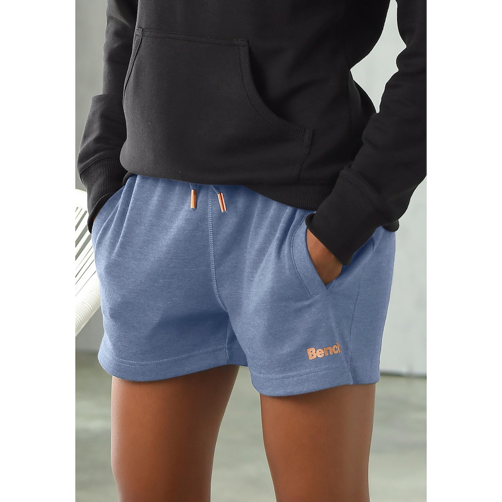 Bench. Loungewear Relaxshorts, Sweathose mit kurzen Seitenschlitzen und seitliche Taschen, Loungewear