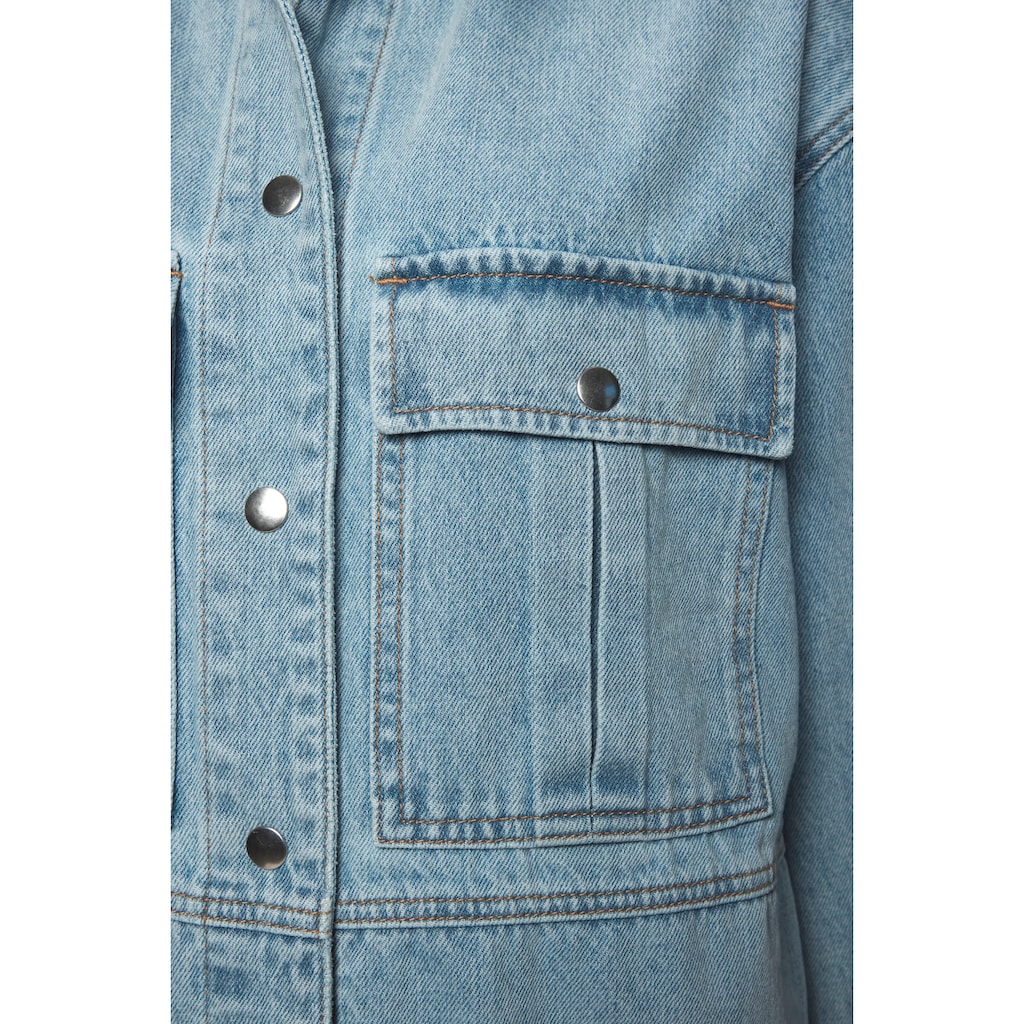 LASCANA Jeansjacke, mit seitlichen Schlitzen