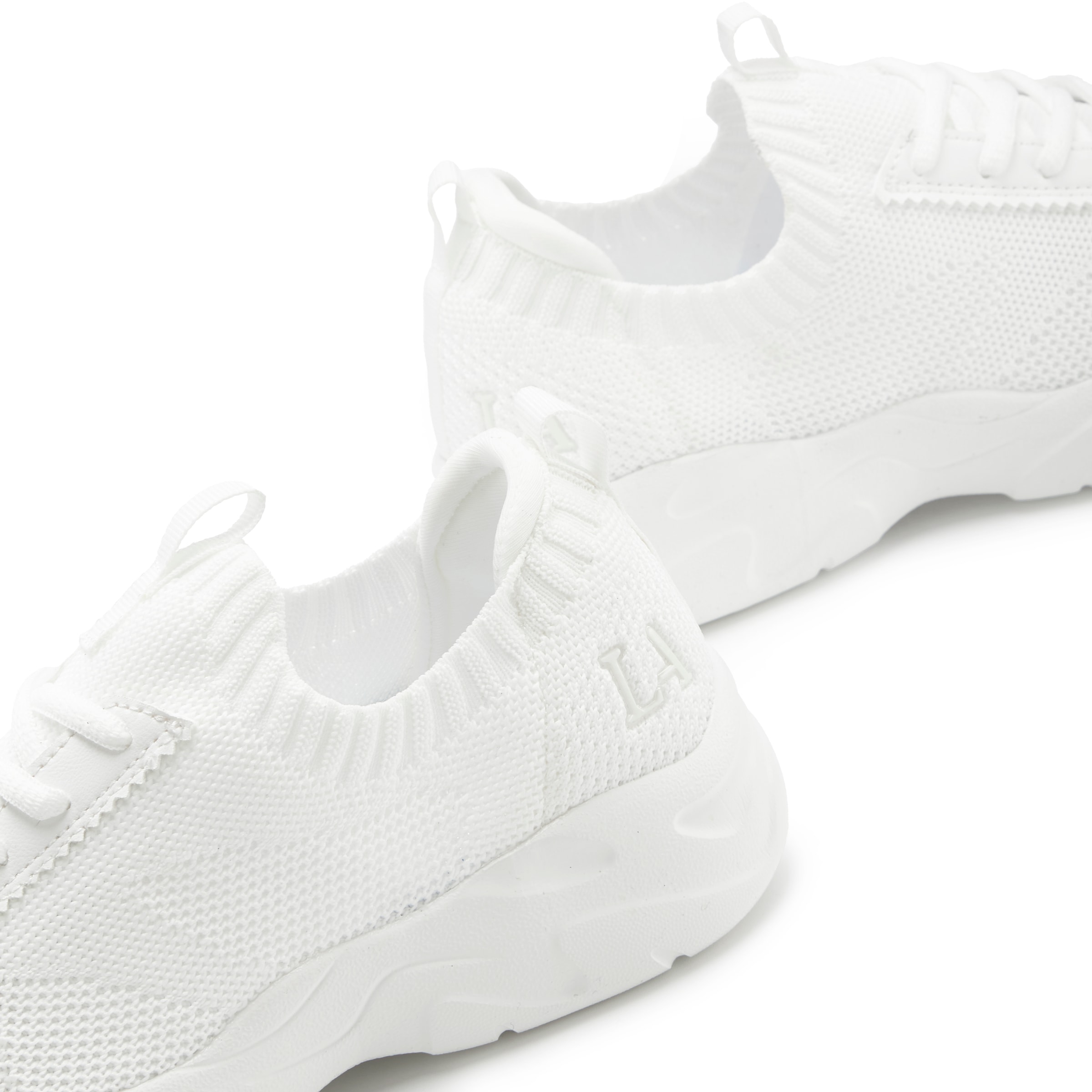 LASCANA ACTIVE Sneaker, ultraleicht und bequem zum Reinschlüpfen mit Zierschnürung VEGAN