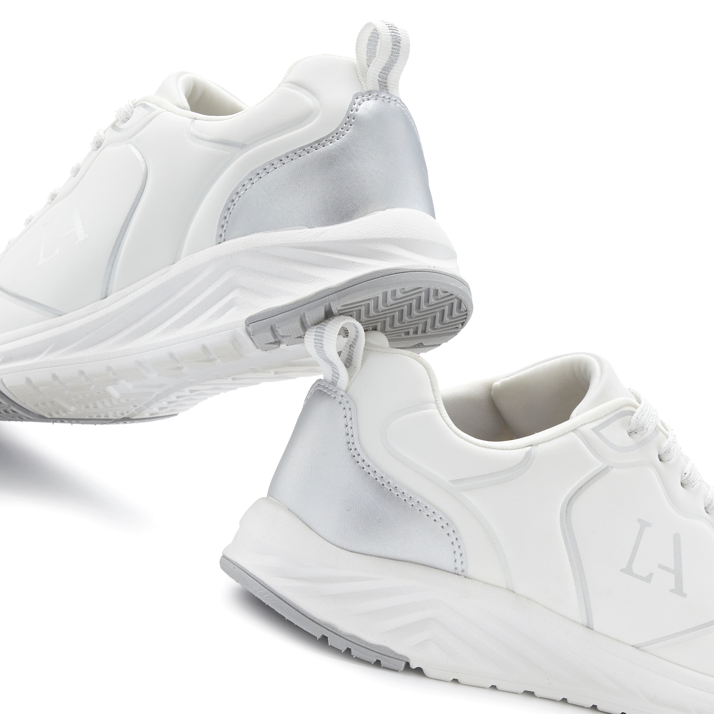 LASCANA Sneaker »Freizeitschuh, Schnürschuh«, mit Farbakzenten VEGAN
