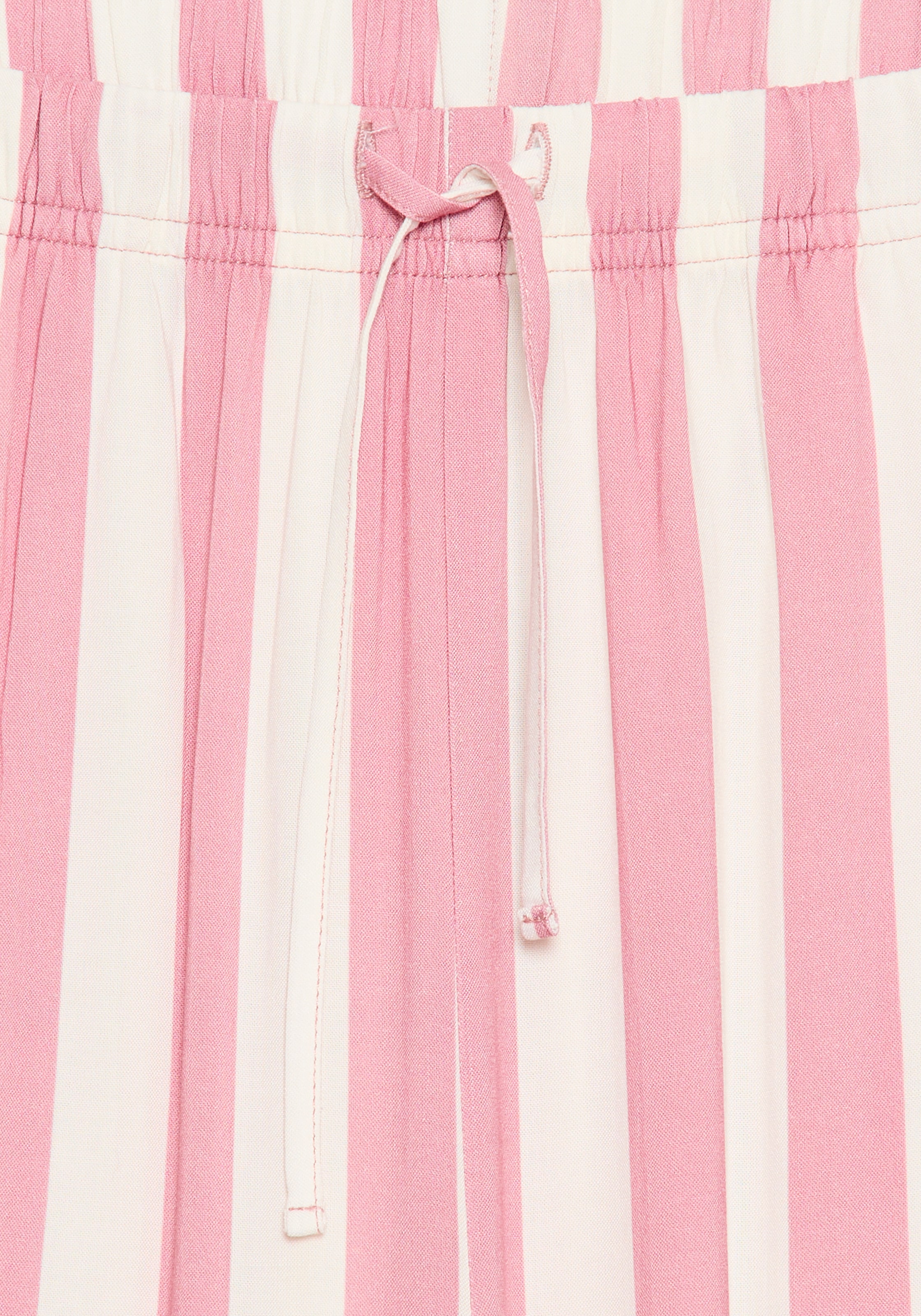 s.Oliver  mit breitem Aufschlag am Saum