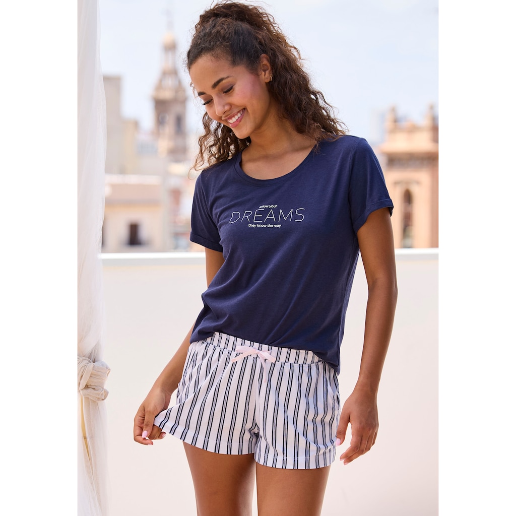 s.Oliver Pyjamashorts, mit schönem Allover-Print