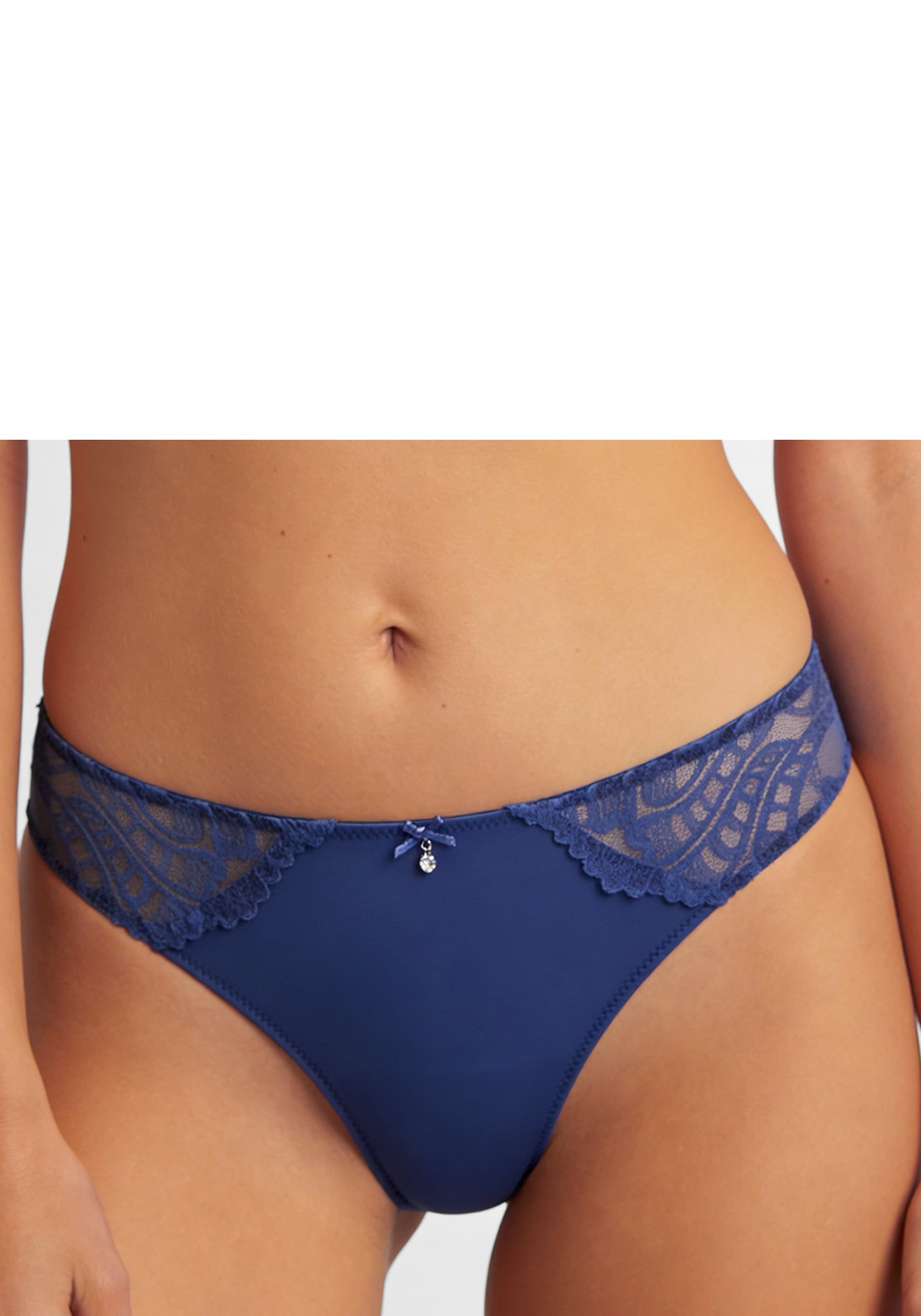 LASCANA Tanga »Flora« arrière en dentelle légèrement transparente