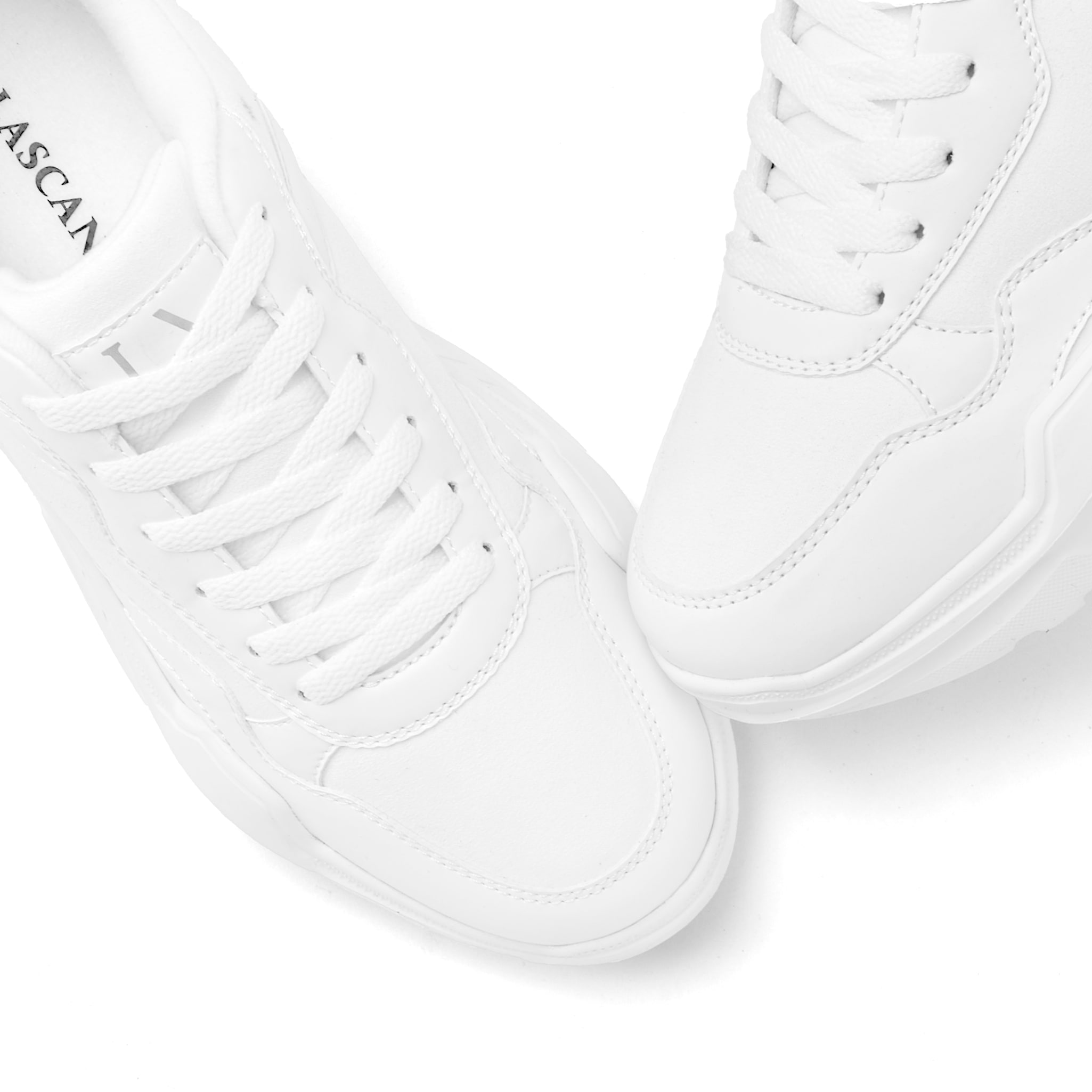 LASCANA Sneaker, Halbschuh, Sportschuh, leichte Chunky Sohle, weiche Innensohle VEGAN