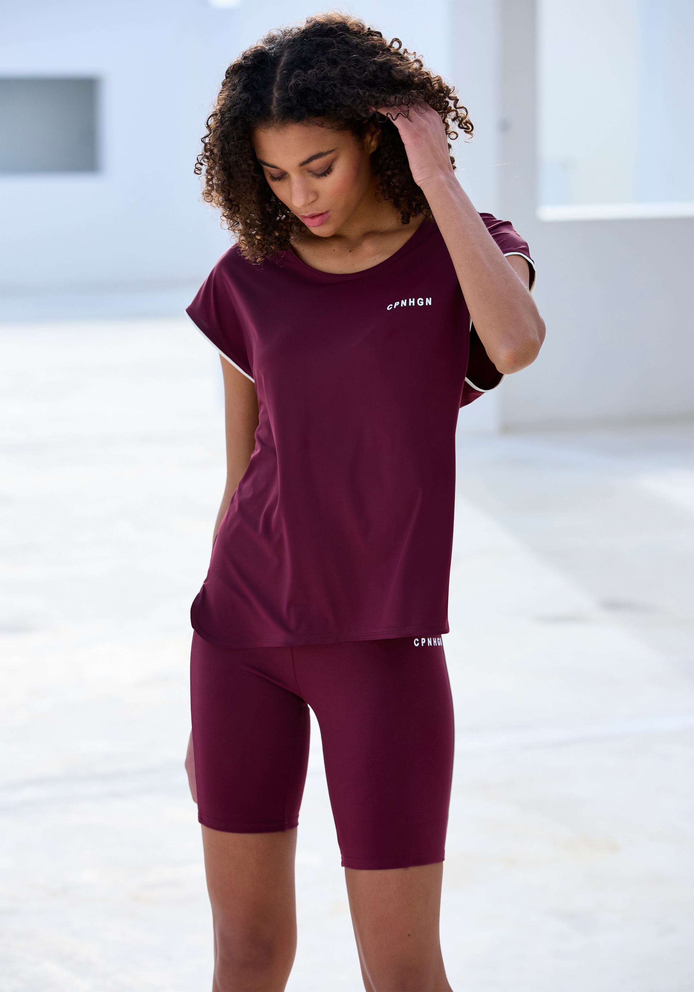 Copenhagen Studios Funktionsshirt mit weitem Armausschnitt