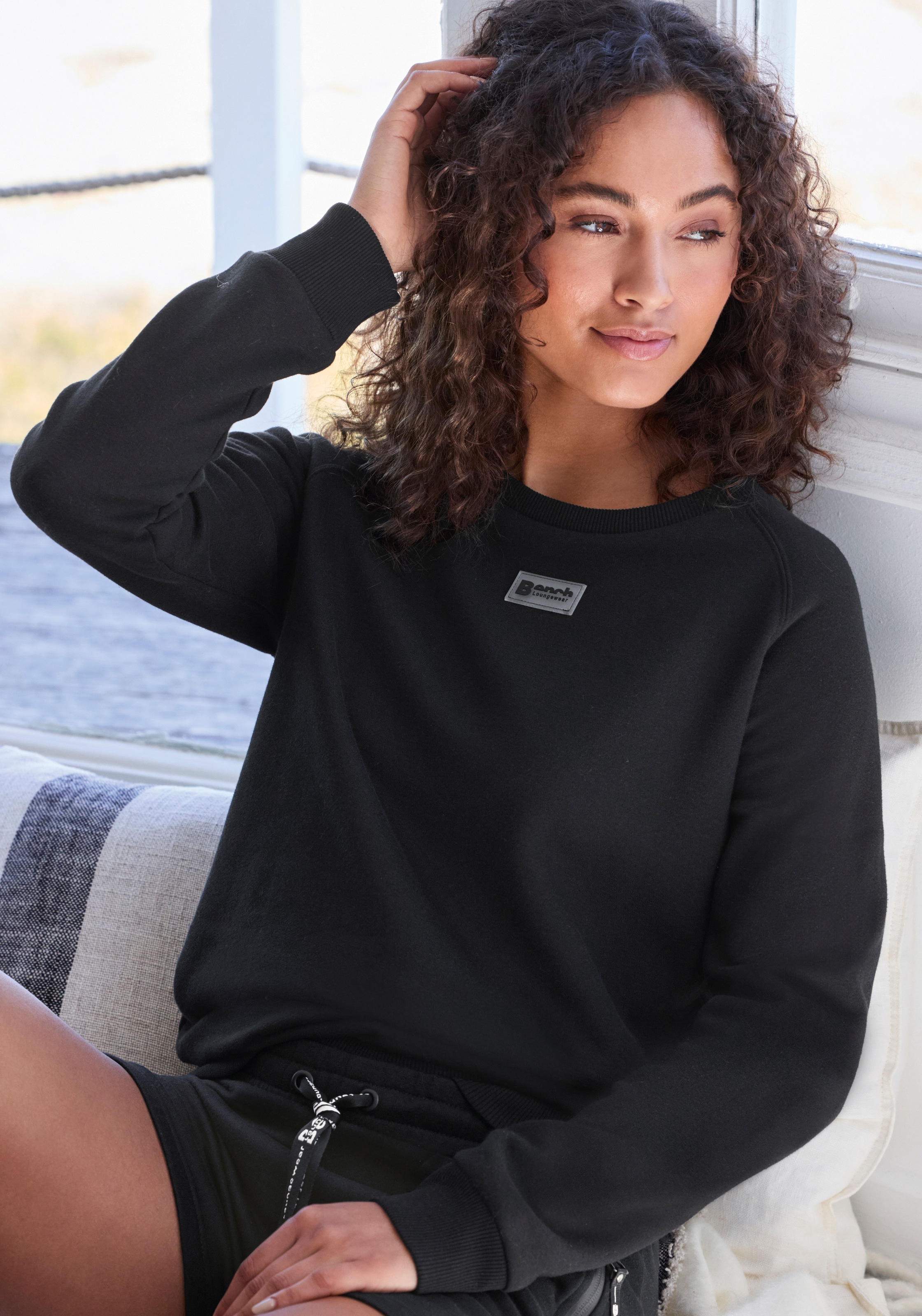 Bench. Loungewear Sweatshirt , mit kleinem Logo Detail, Loungewear
