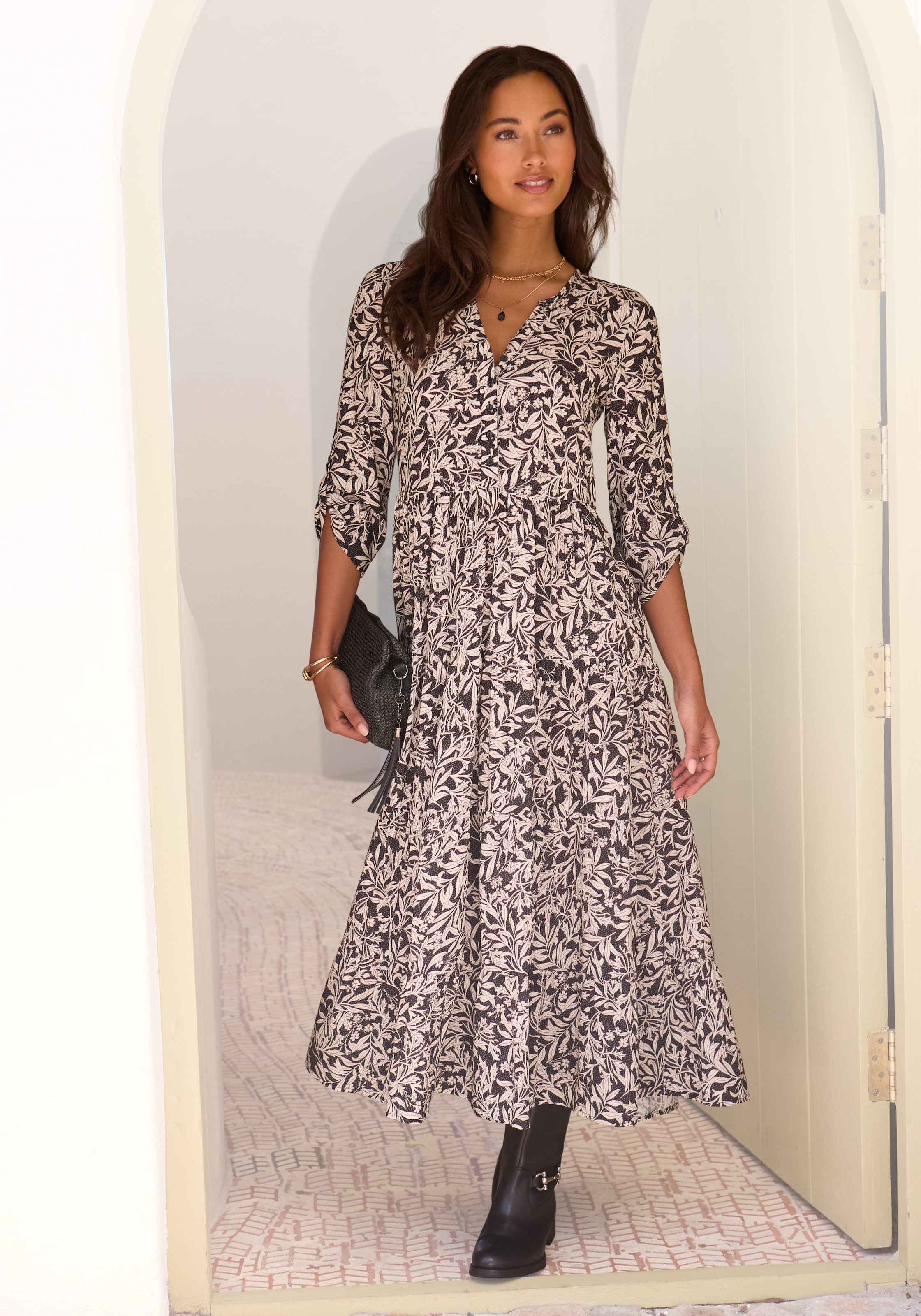 LASCANA Maxikleid »mit Blätterprint aus gewebter Viskose, locker bequemer Look« Webkleid mit 3/4-Ärmeln, Herbstkleid, Kaftankleid mit weitem Rockteil