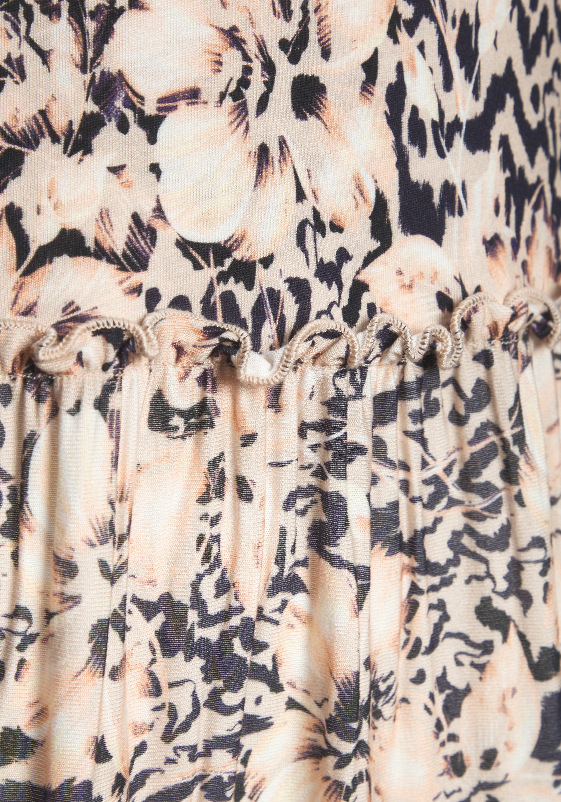 Buffalo Maxi robe »in lockerem Schnitt mit gestuftem Rockteil und Blumendruck« Sans poches longue robe de plage, robe d'été en viscose, robe en jersey aérée