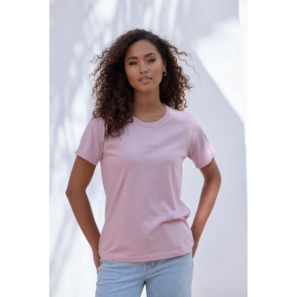 Copenhagen Studios T-Shirt »mit dezentem Logoprint vorn«, aus softer Jersey-Qualität mit Bio-Baumwolle