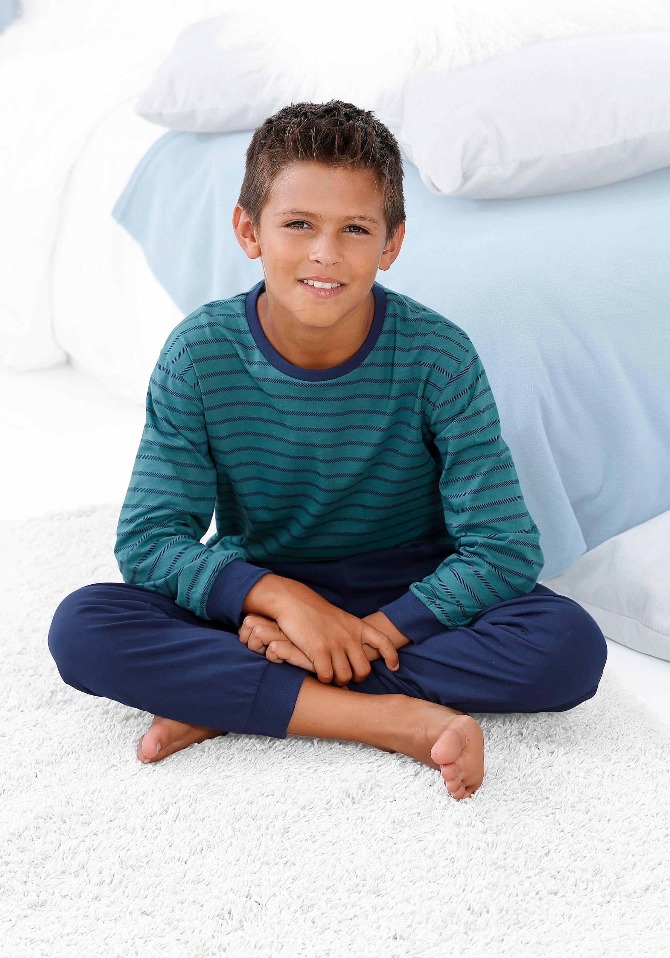 le jogger® Pyjama 1 Stück, 2 Stk. tlg., Schlafanzug mit zweifarbig gestreiftem Oberteil