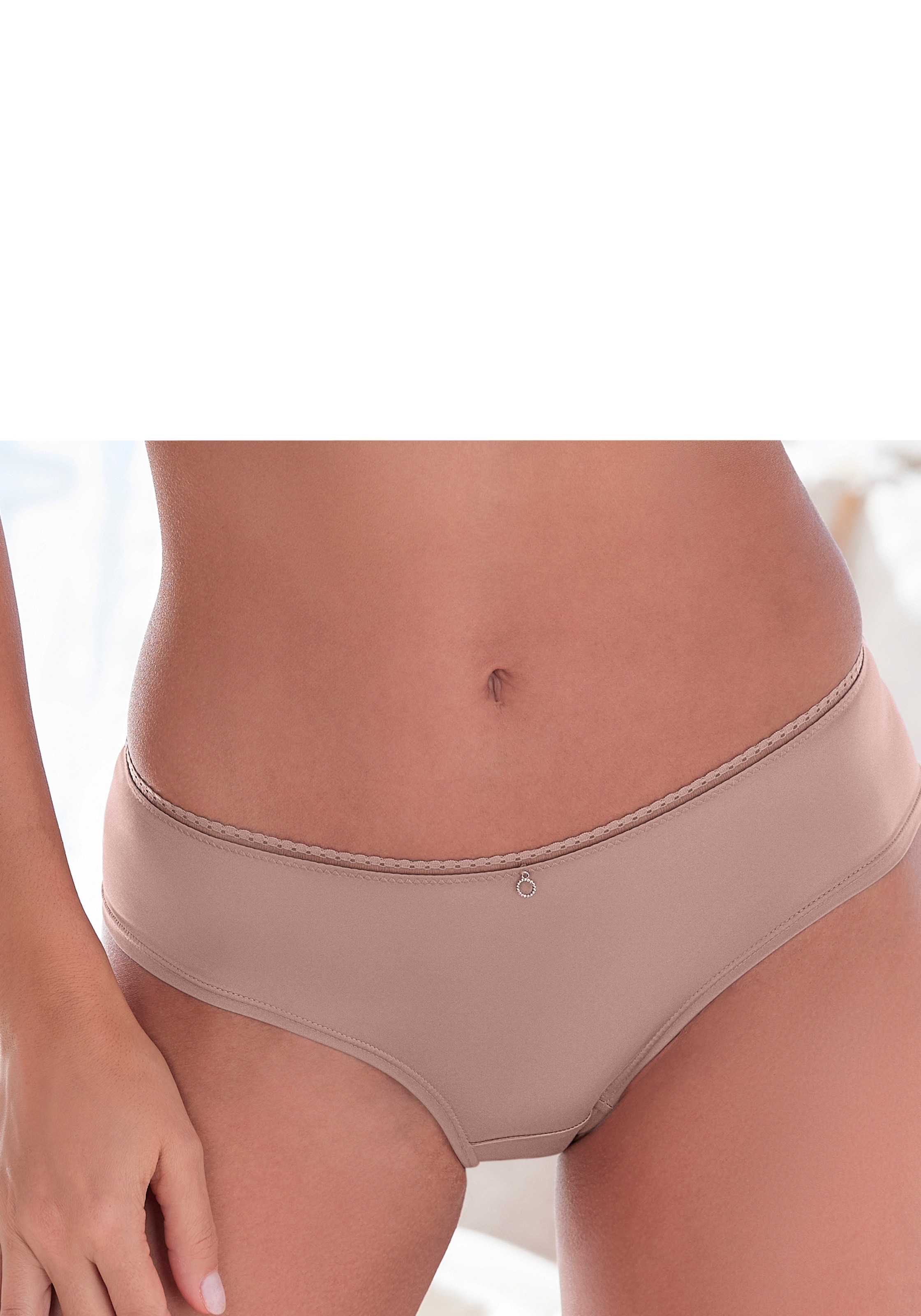 s.Oliver Panty mit dezentem Ringdetail vorne mittig