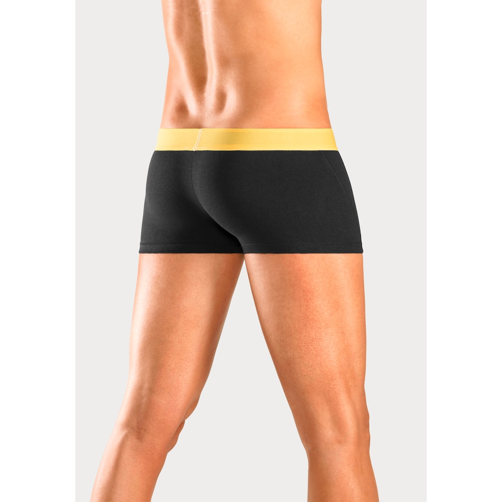 Bruno Banani Hipster, (Packung, 4 St.), knapp sitzende Boxershorts mit Logo Webbund aus Baumwollmischung