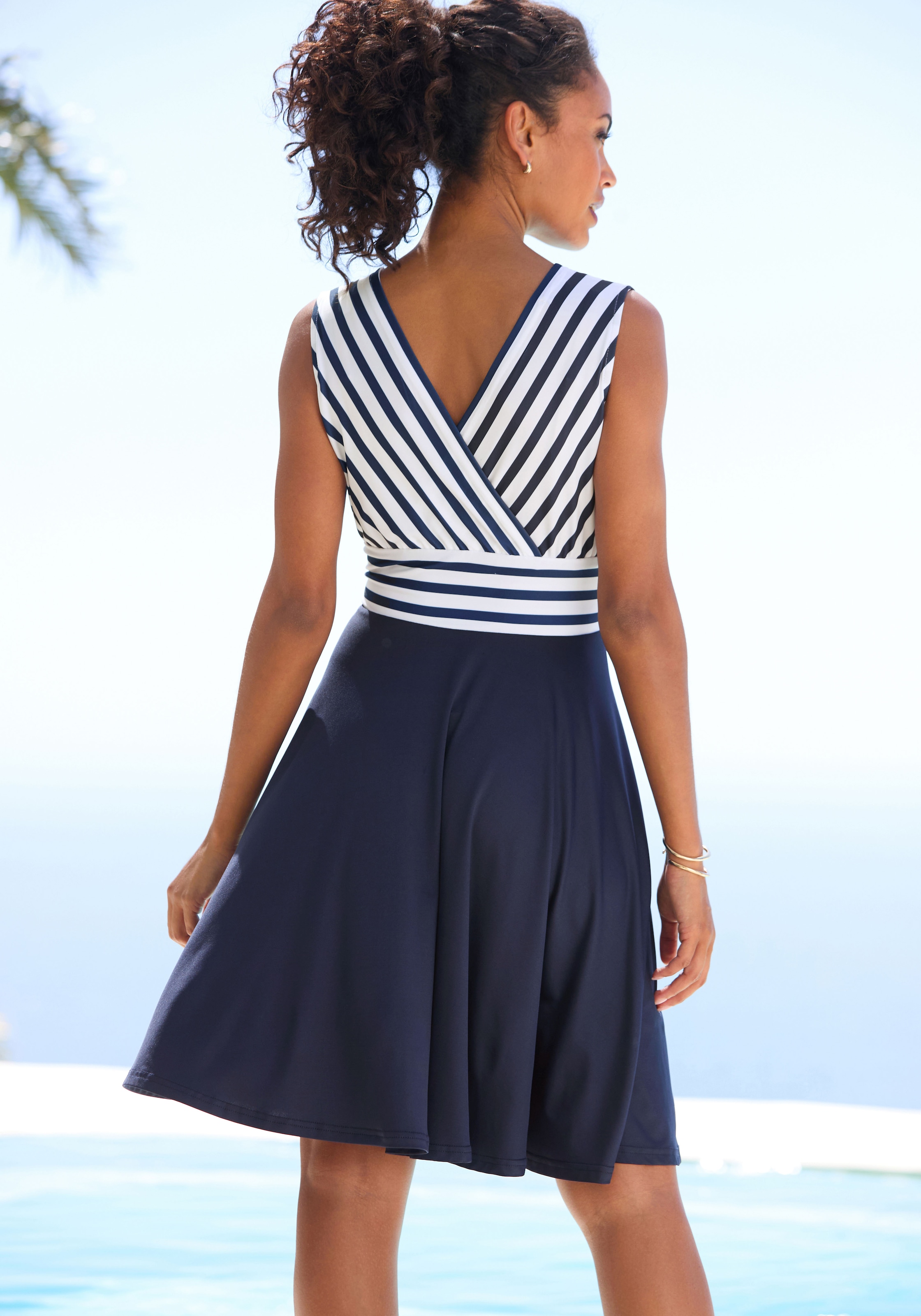 LASCANA Sommerkleid, in Wickeloptik, Strandkleid, maritim