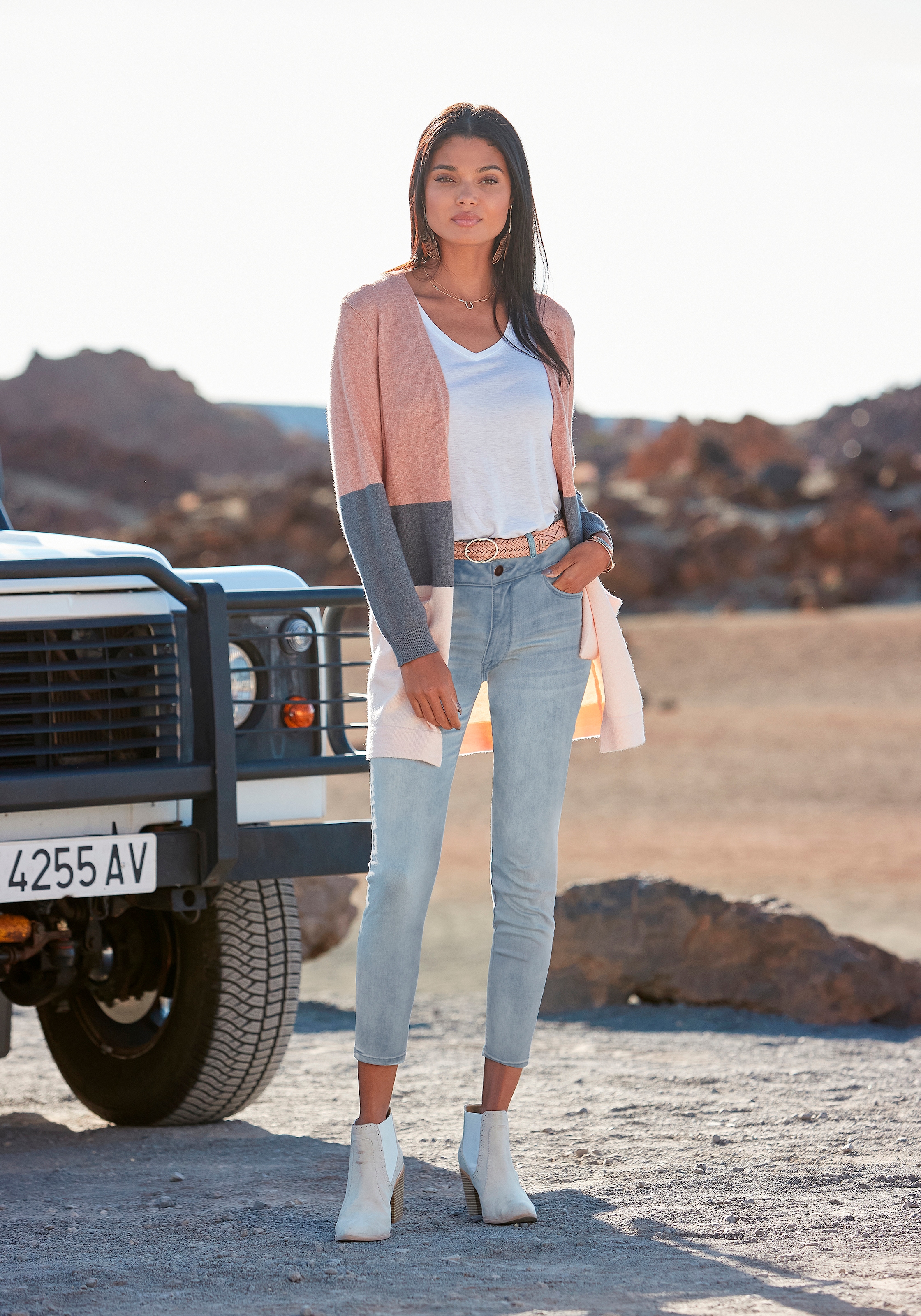 LASCANA High-waist-Jeans mit seitlicher Stickerei, elastische Skinny-Jeans