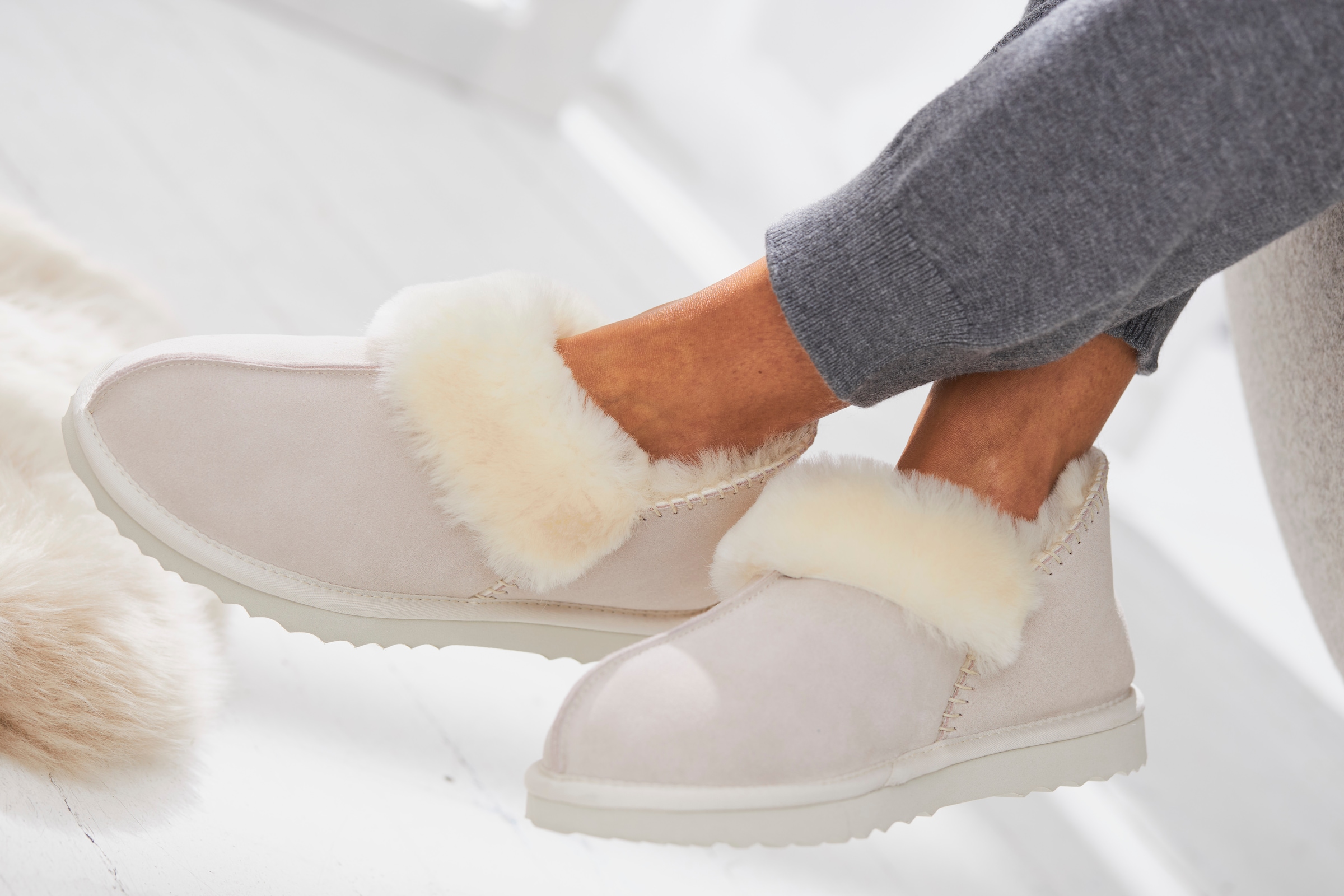 Vivance Hausschuh »Plüsch Hausschuh, Pantolette, Pantoffel, Homeslippers«  Plüsch Hausschuh, Pantolette, Pantoffel aus Lammfell