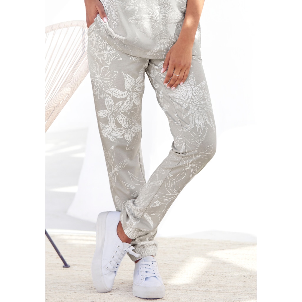 LASCANA Loungehose, mit floralem Alloverdruck, Loungeanzug