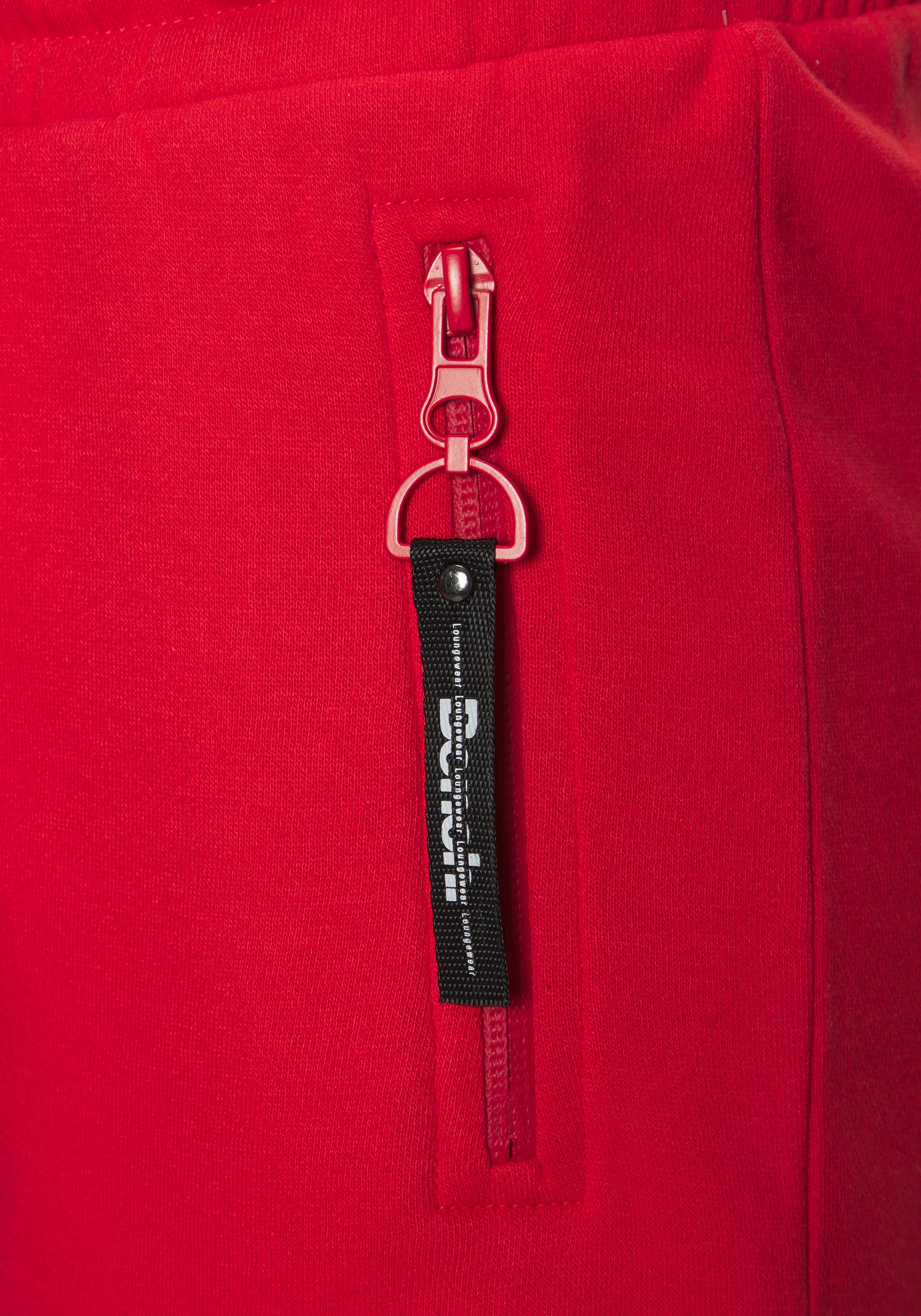 Bench. Loungewear Sweatshorts  mit seitlichen Schlitz und Reissverschlusstaschen, Loungewear