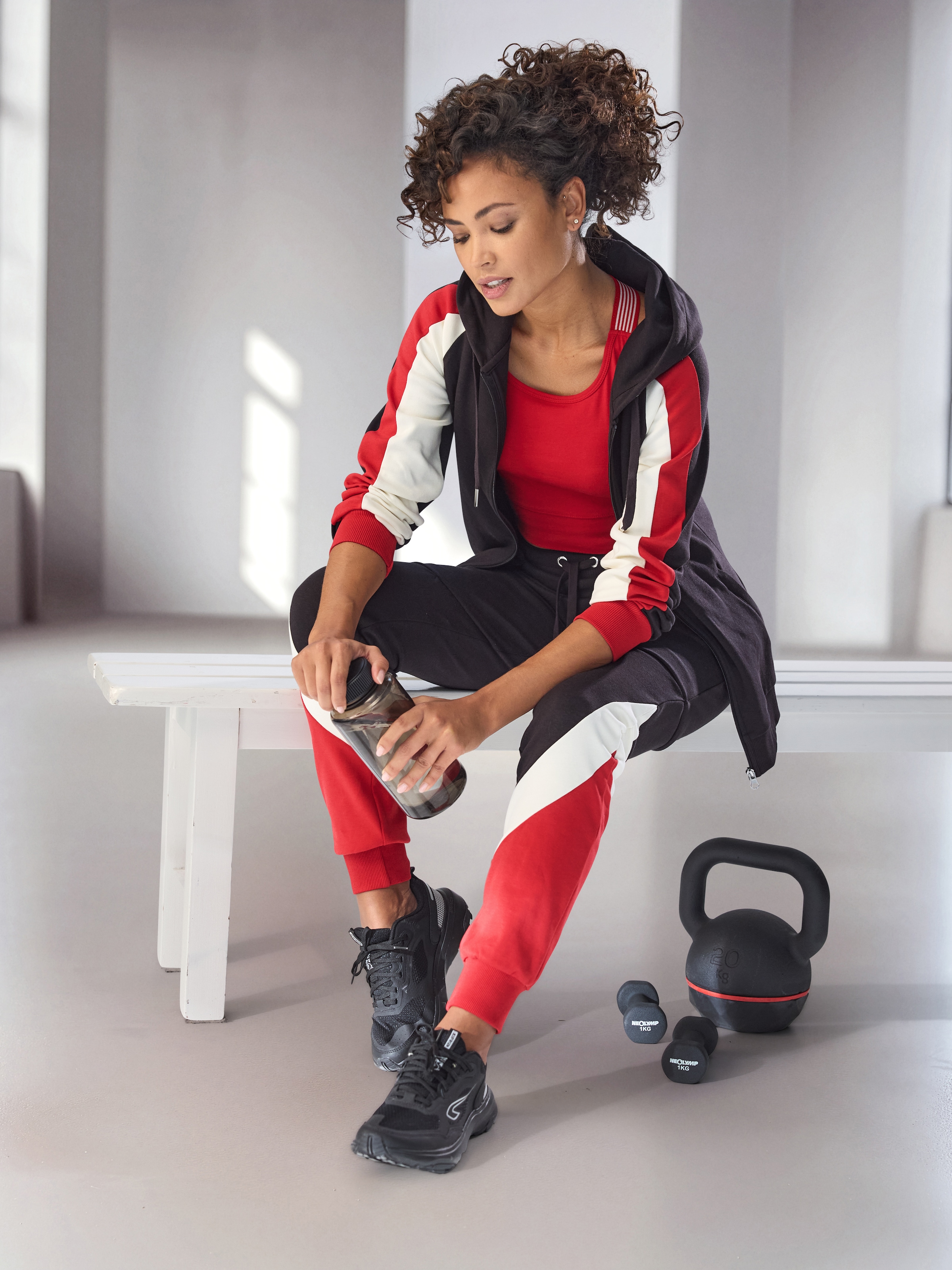 H.I.S Kapuzensweatjacke mit Colorblock Design am Ärmel