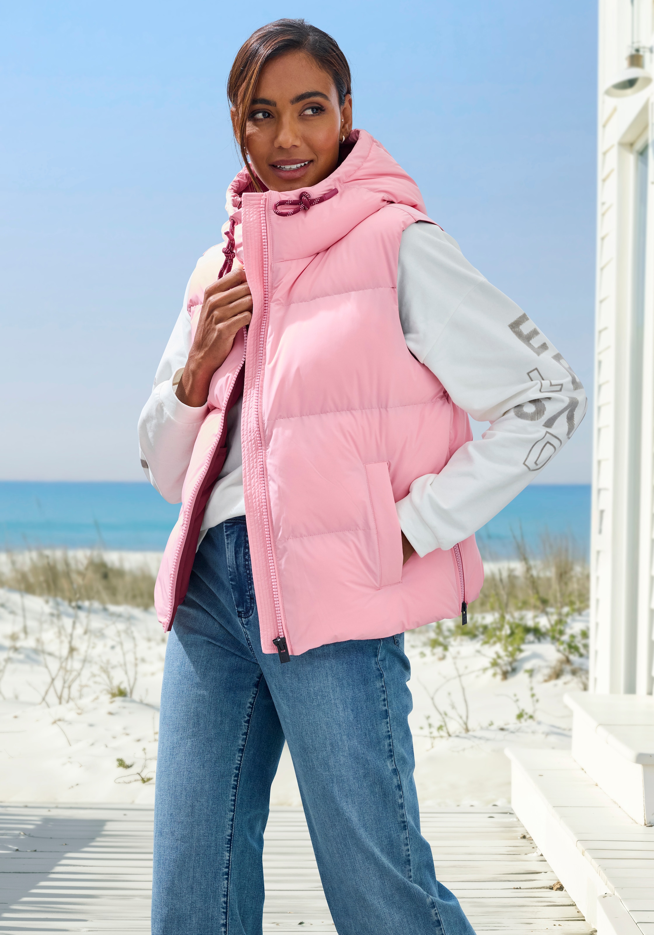 Elbsand Steppweste , mit grossem Logoprint auf dem Rücken
